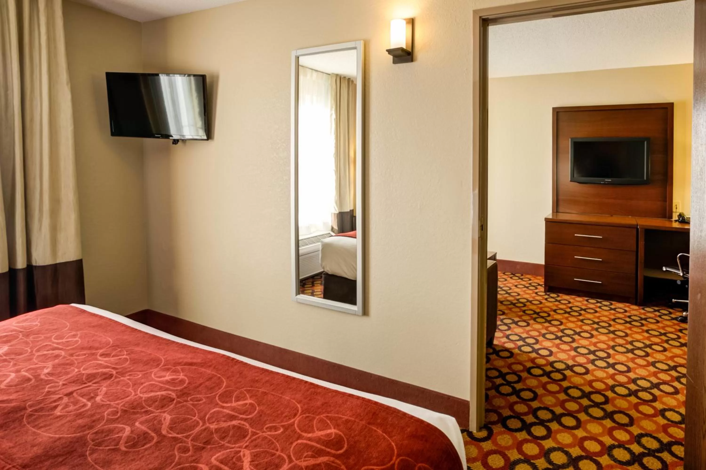 King Suite - Non-Smoking in Comfort Suites Airport