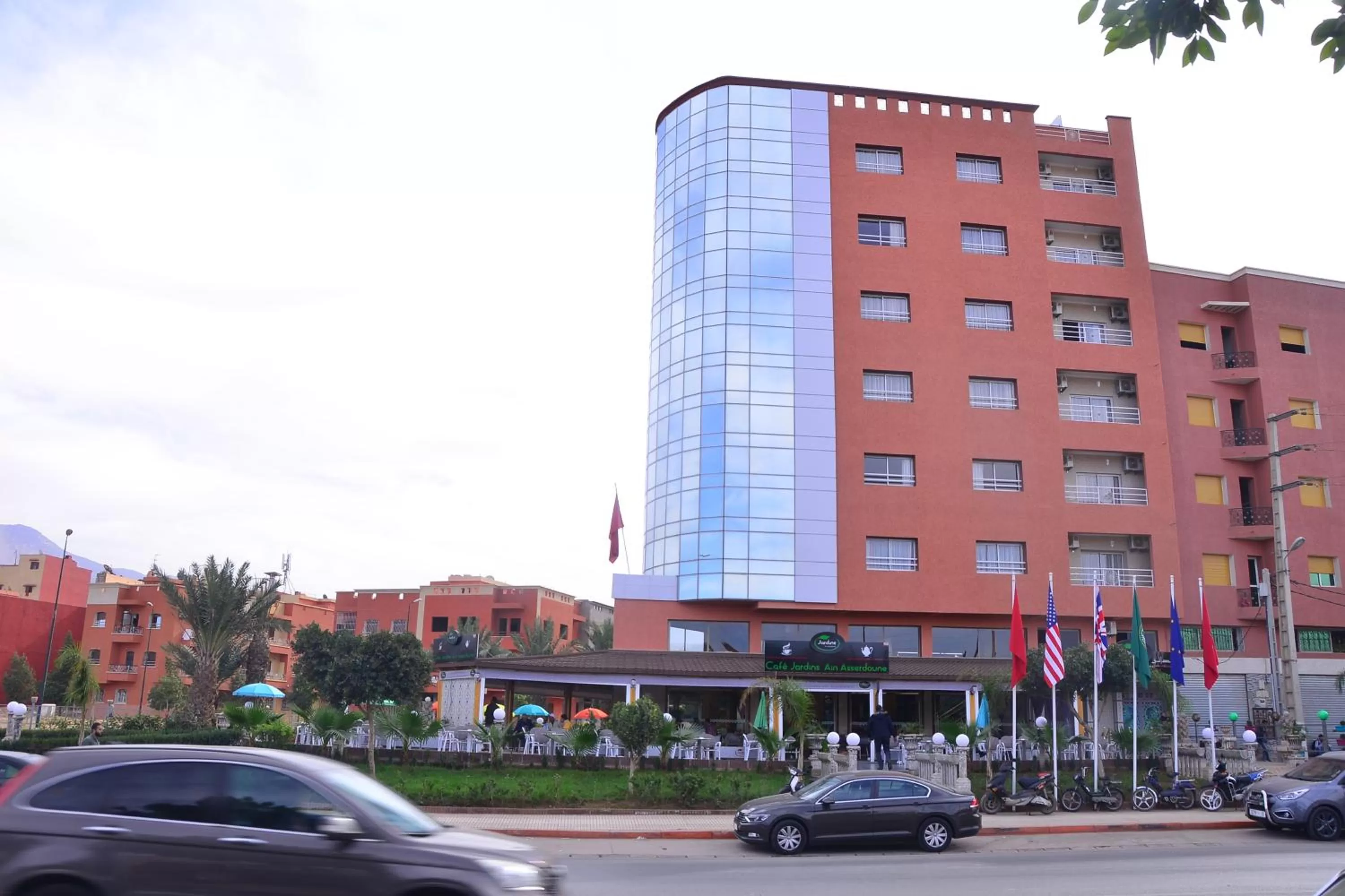 Property Building in Hôtel Hadaik Ain Asserdoune