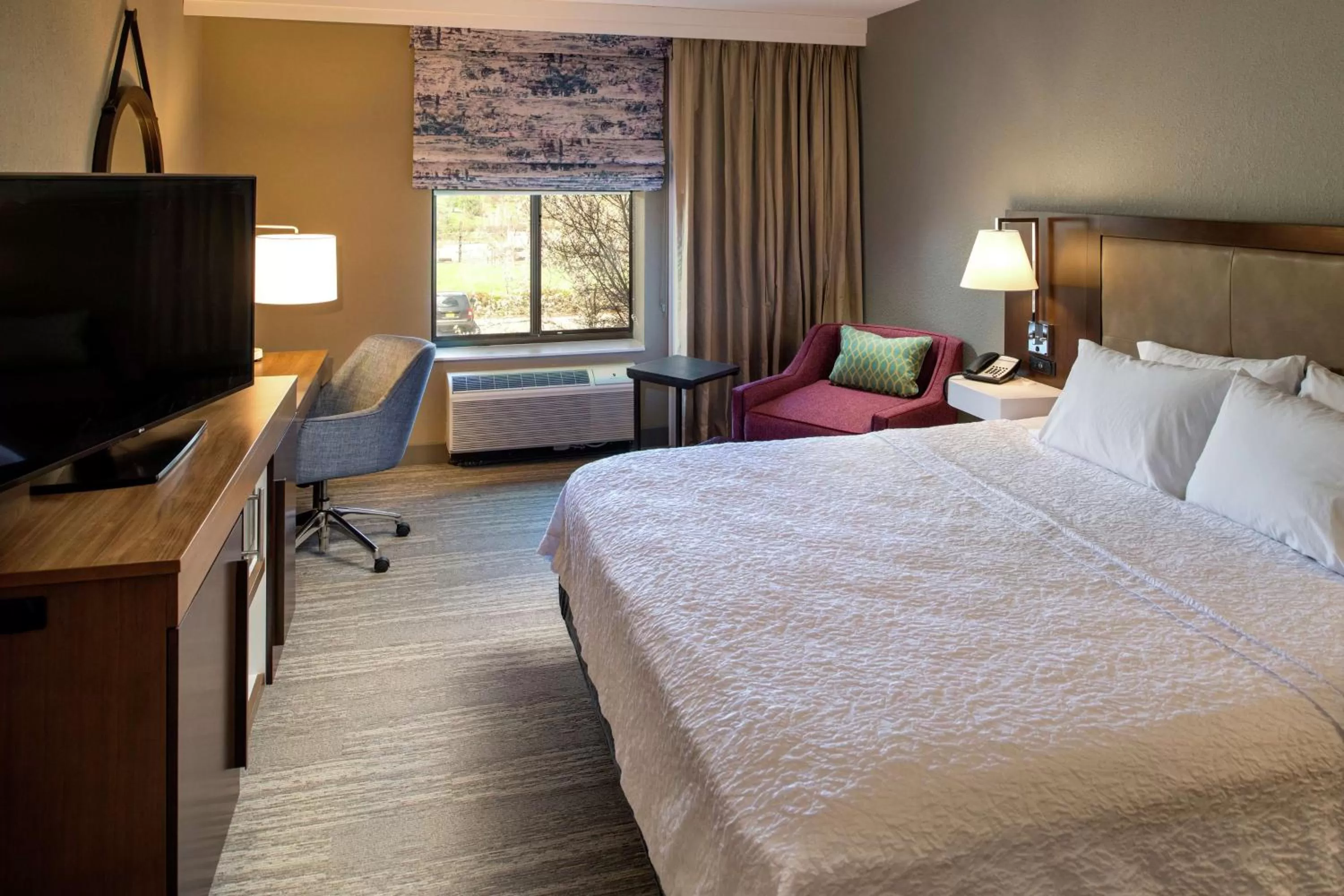 Bedroom, Bed in Hampton Inn & Suites Binghamton/Vestal