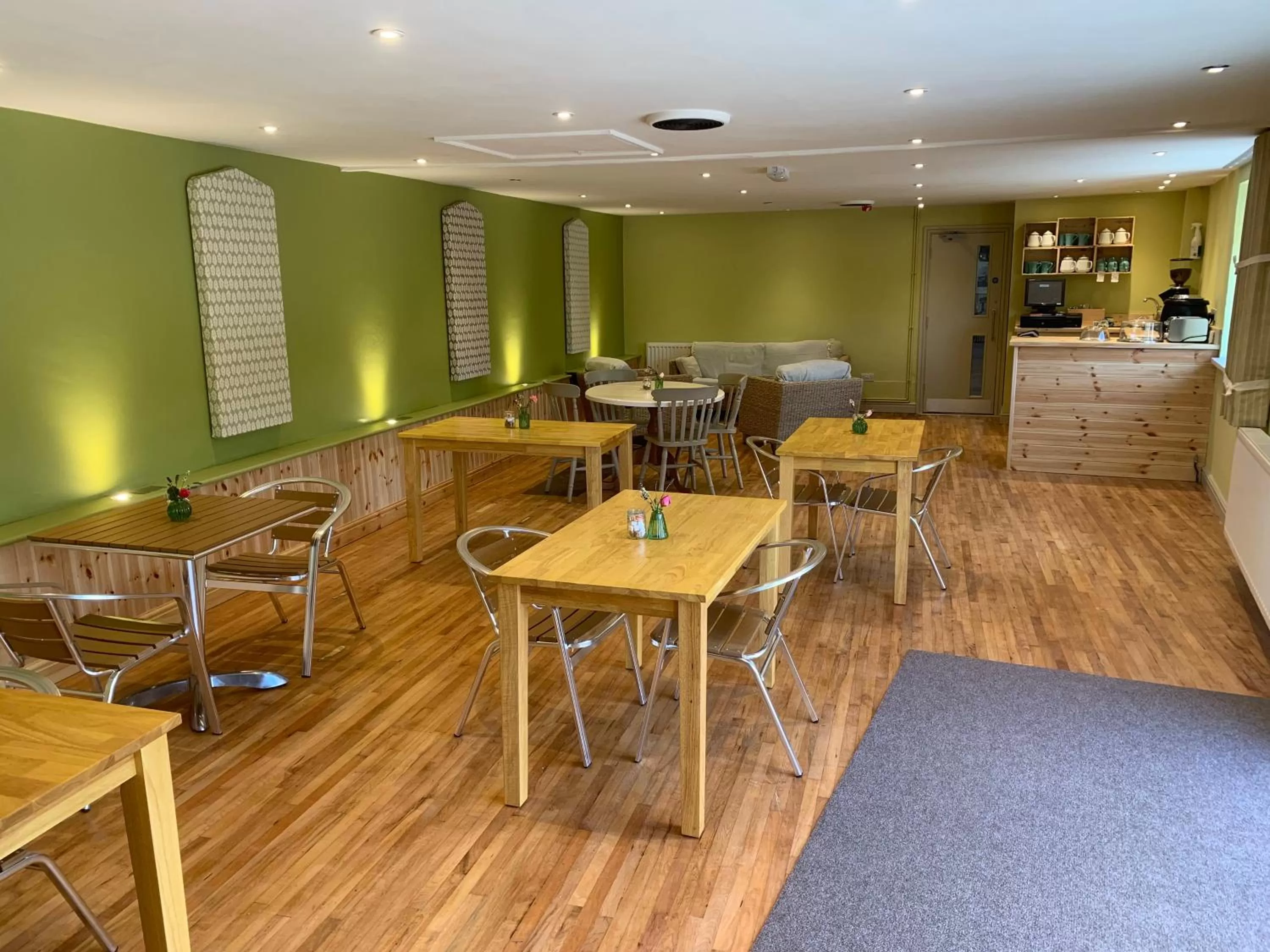 Restaurant/places to eat in The New Inn Halse