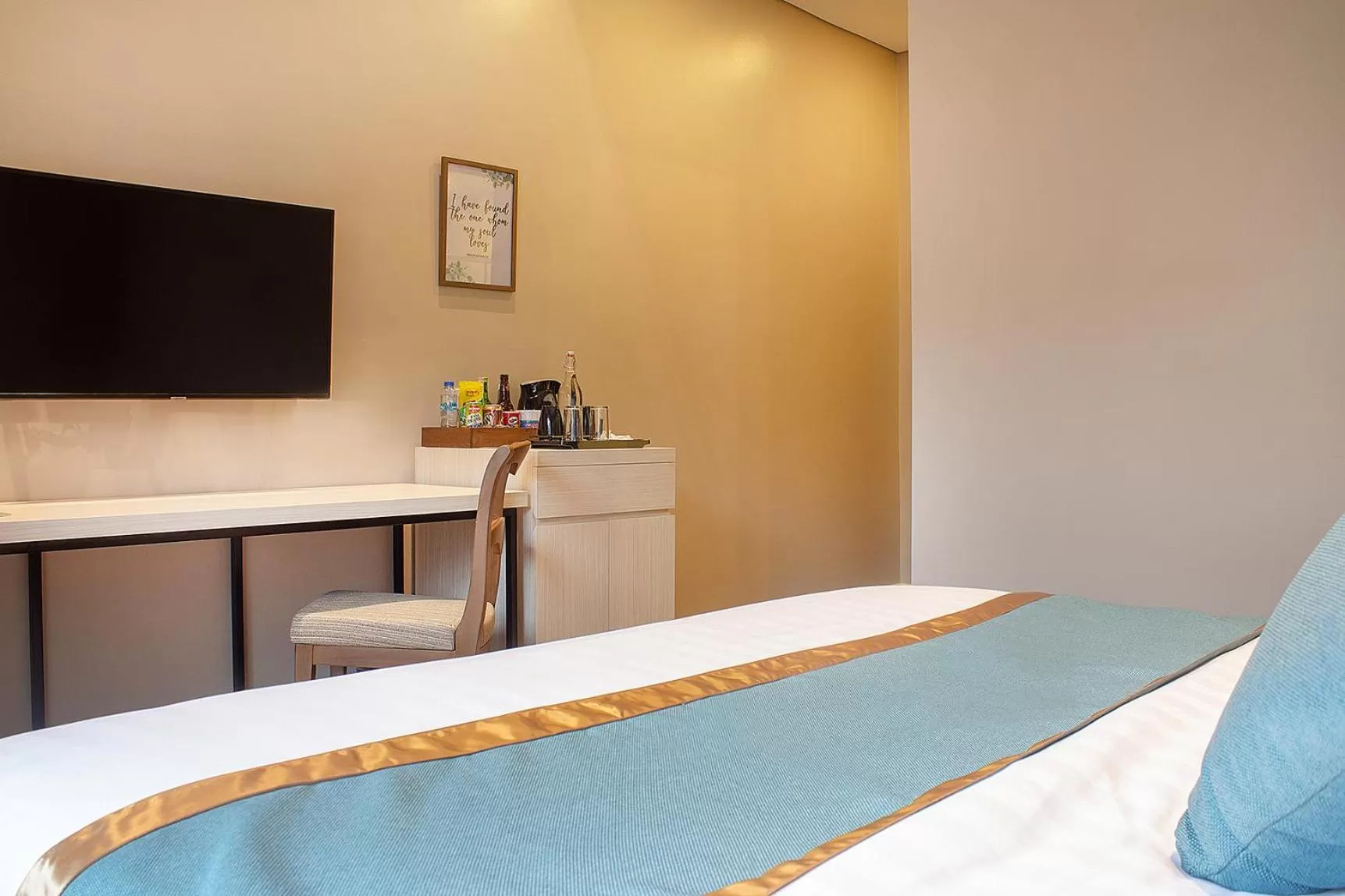 Photo of the whole room, Bed in Royale Parc Hotel Tagaytay