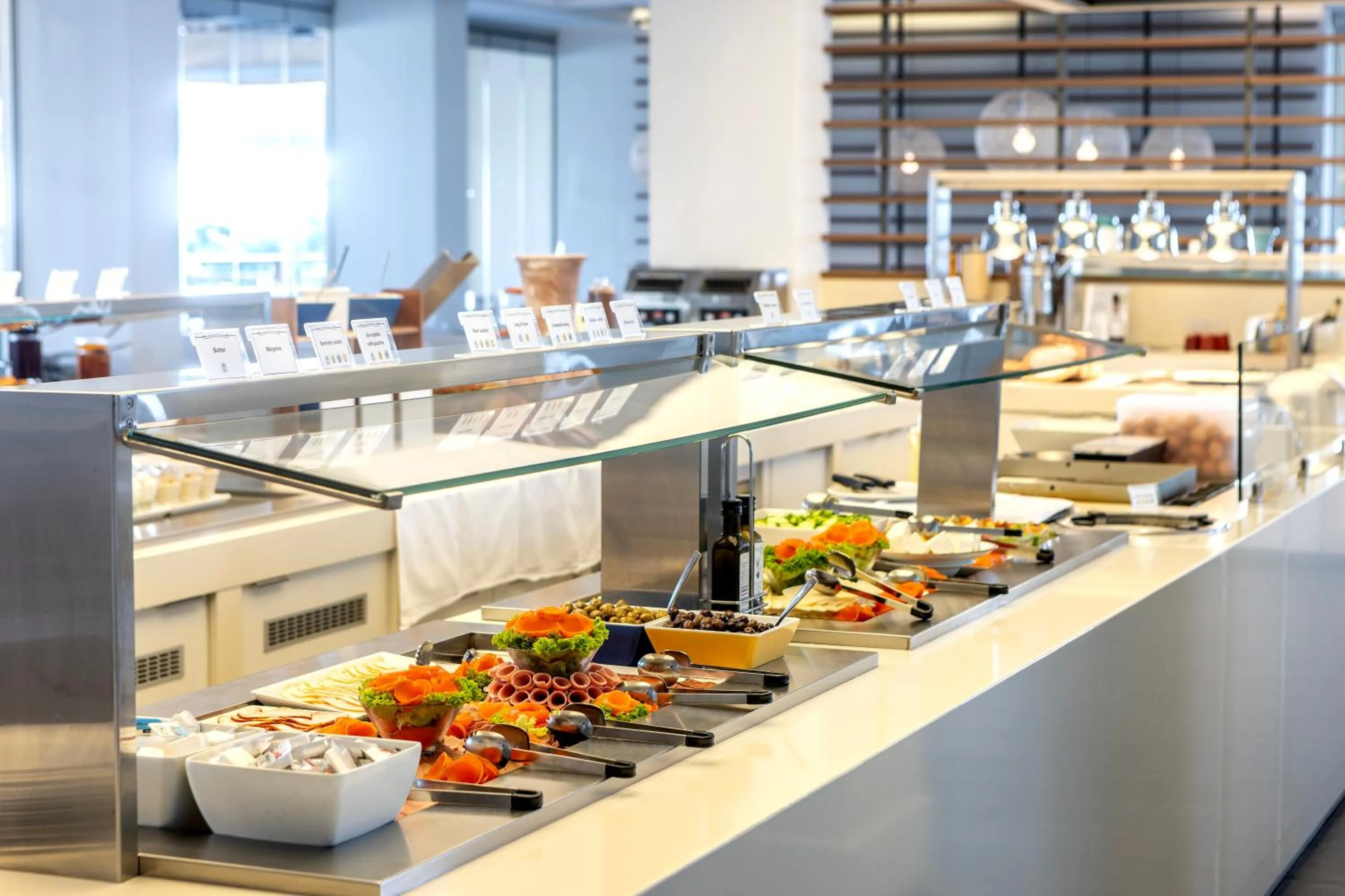 Restaurant/places to eat in Capo Bay Hotel