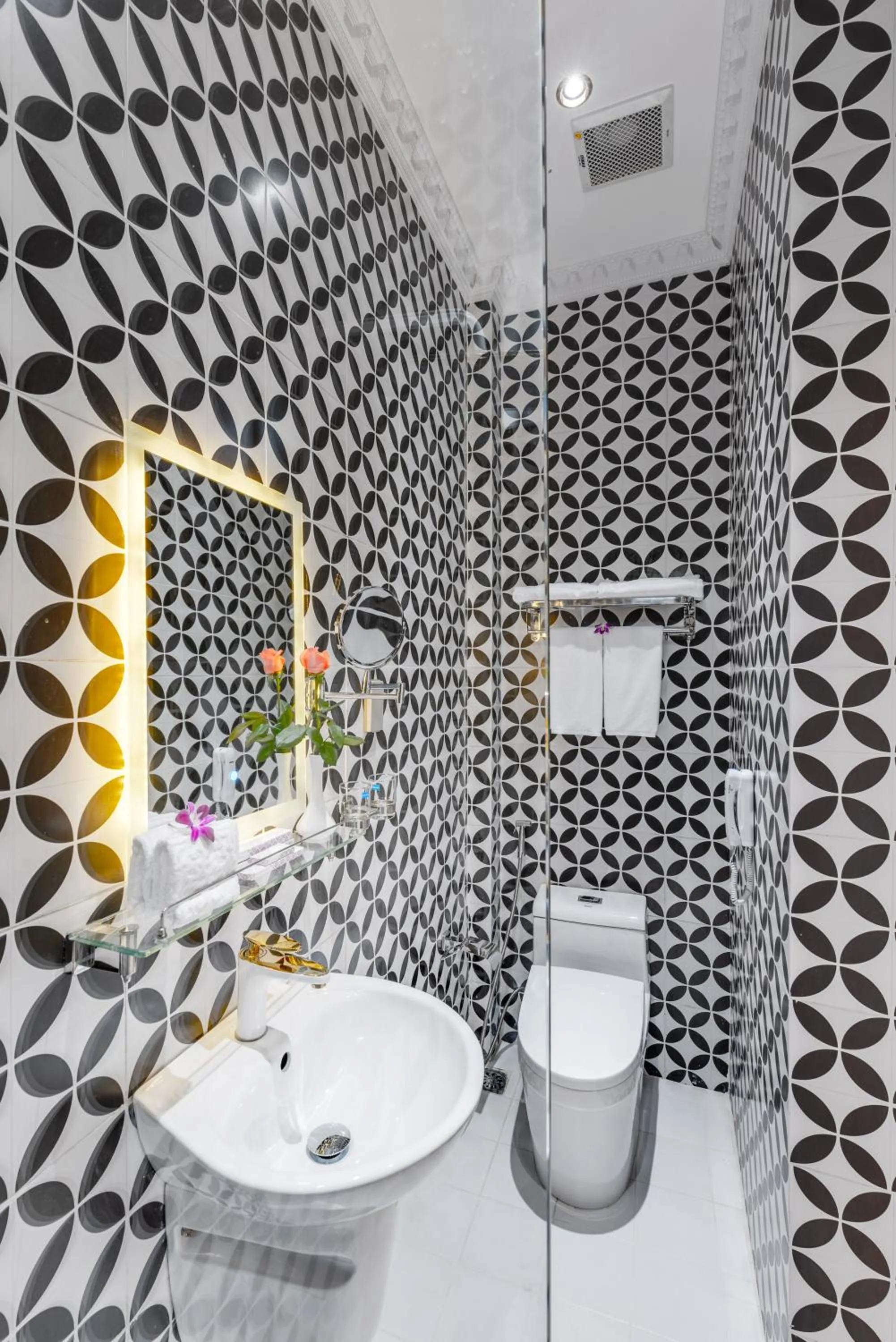 Toilet in Dalat Boutique Hotel