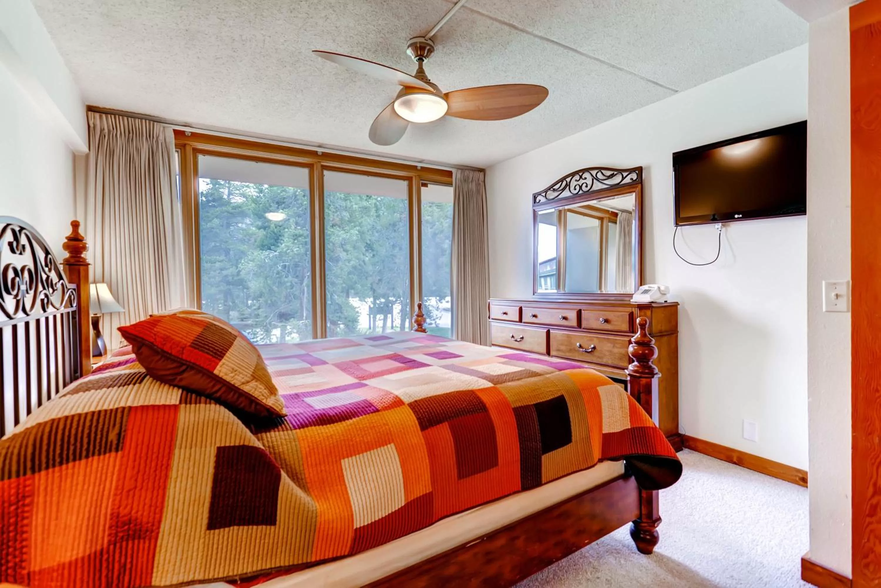 Bed in Lakeside Village by Vail Resorts