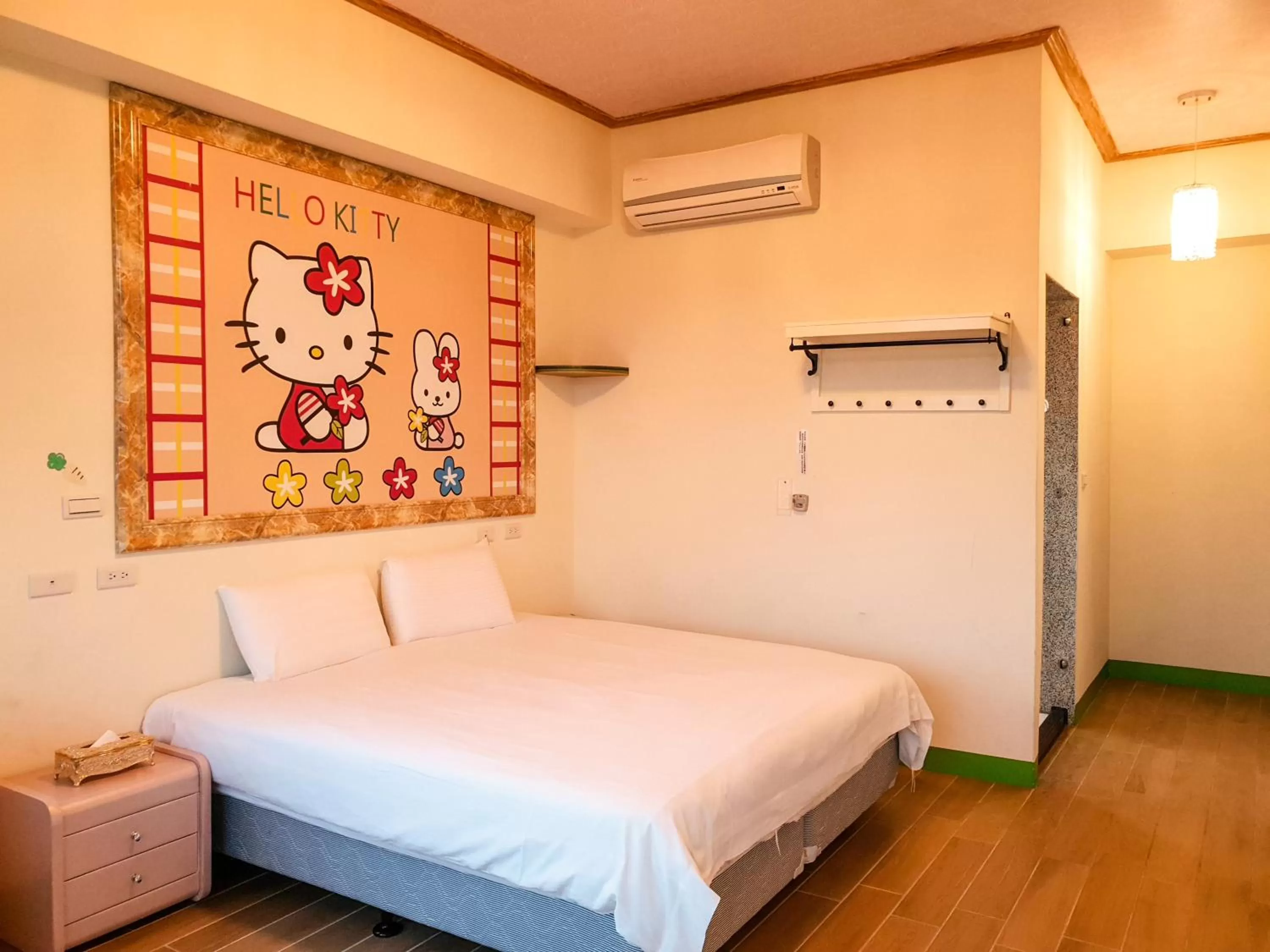 Photo of the whole room, Bed in Emilia Villa