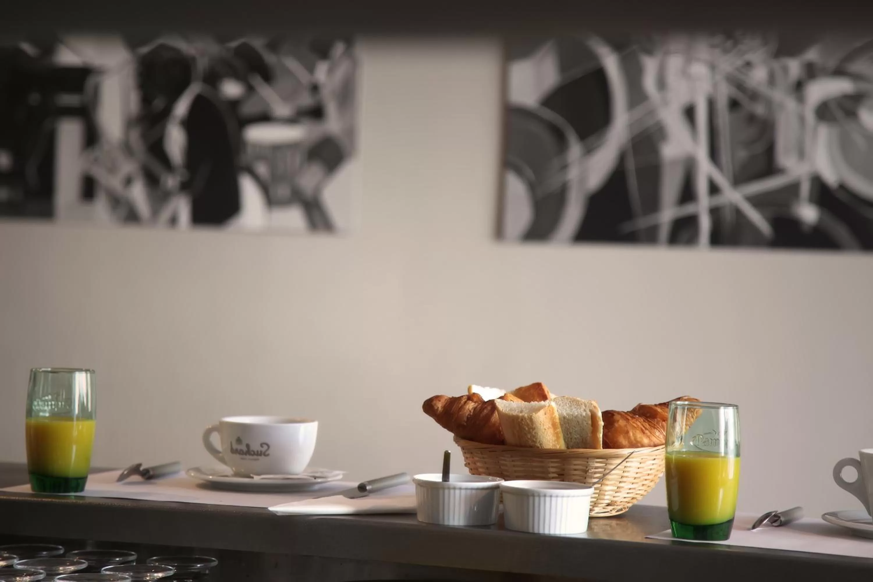 Lounge or bar in Hotel Le Rochegude