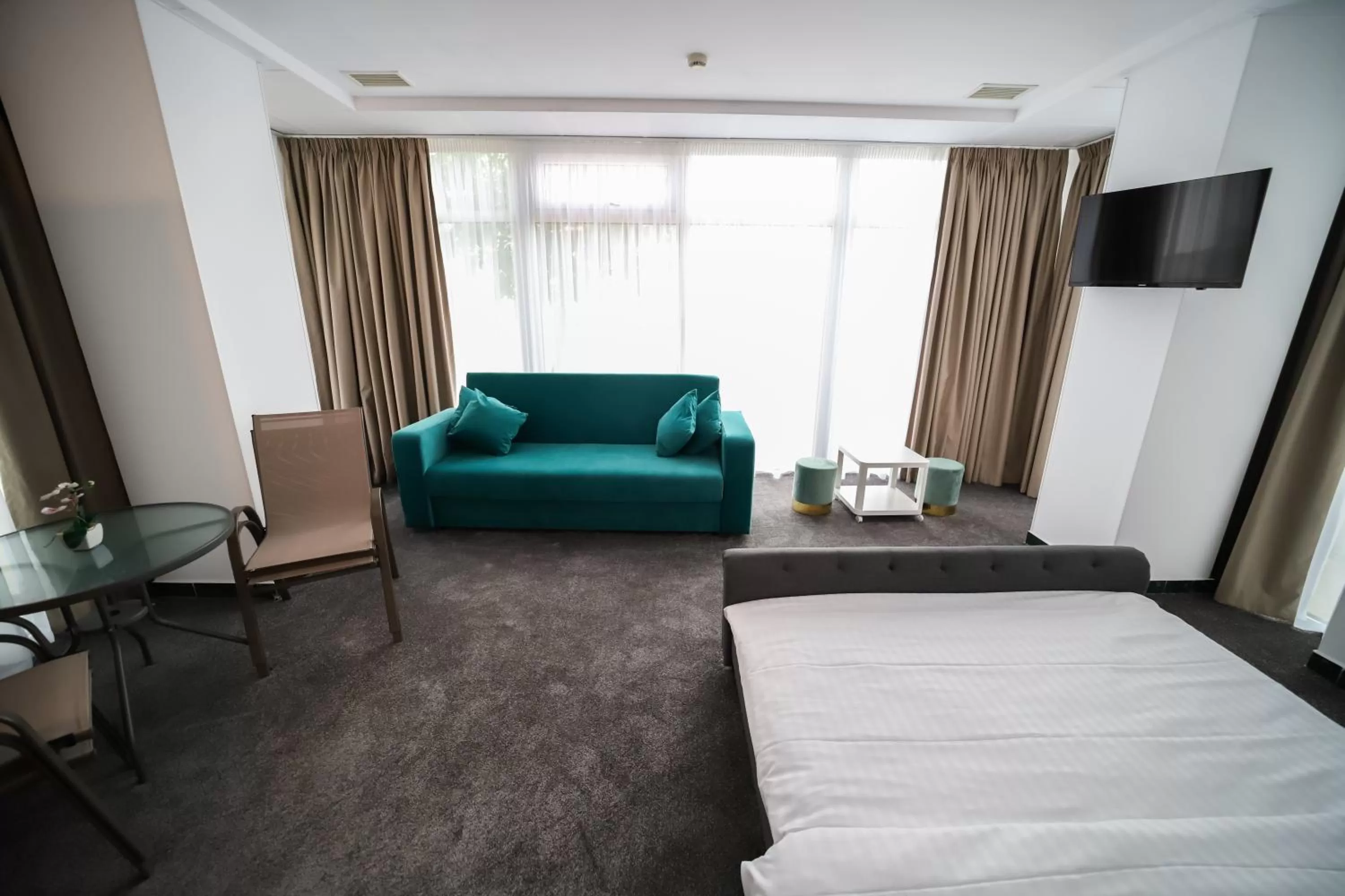 Bedroom, Seating Area in Avenue Palm Eforie - Avenue Hotels