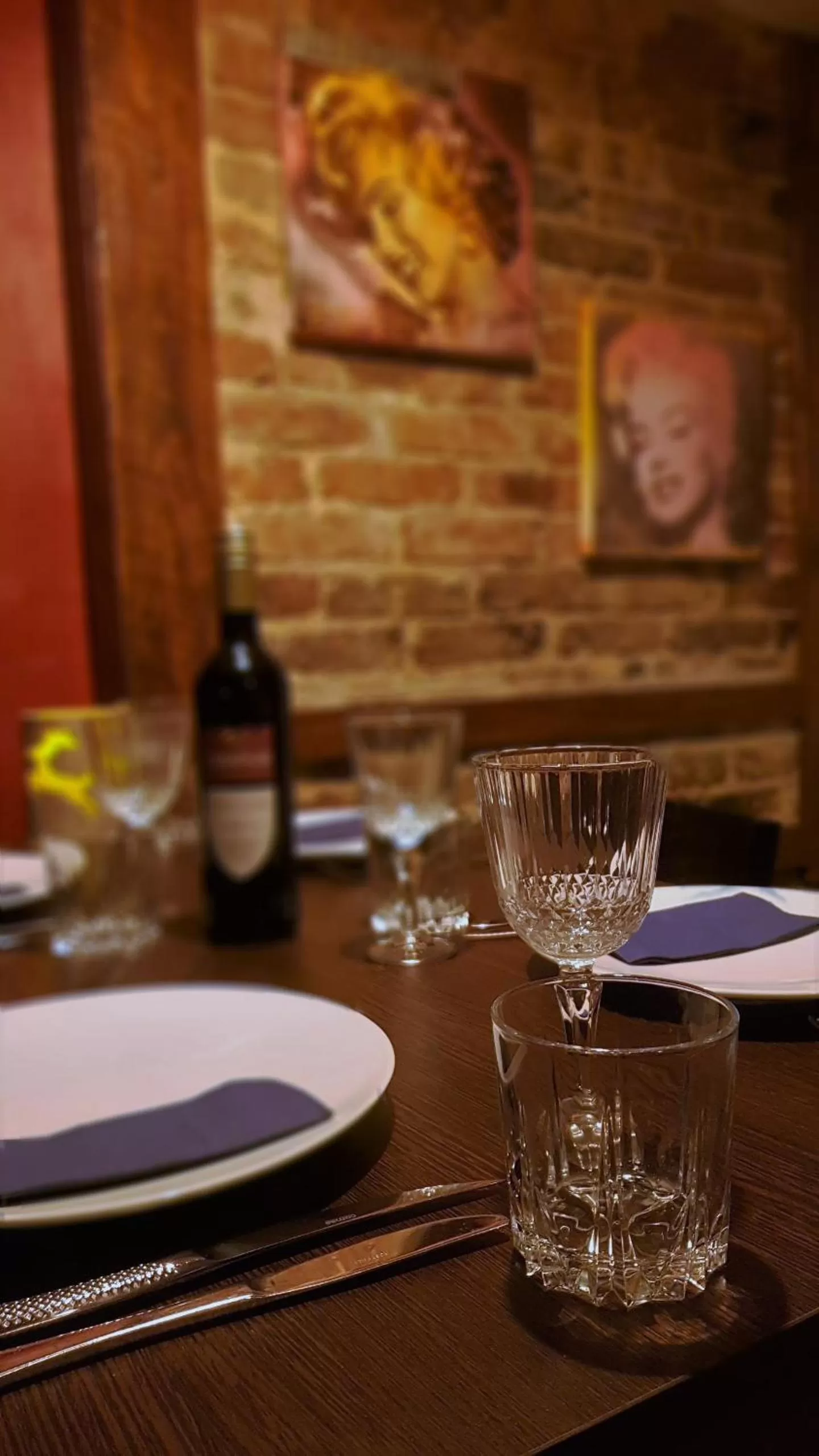 Restaurant/places to eat in Roastineer Hotel