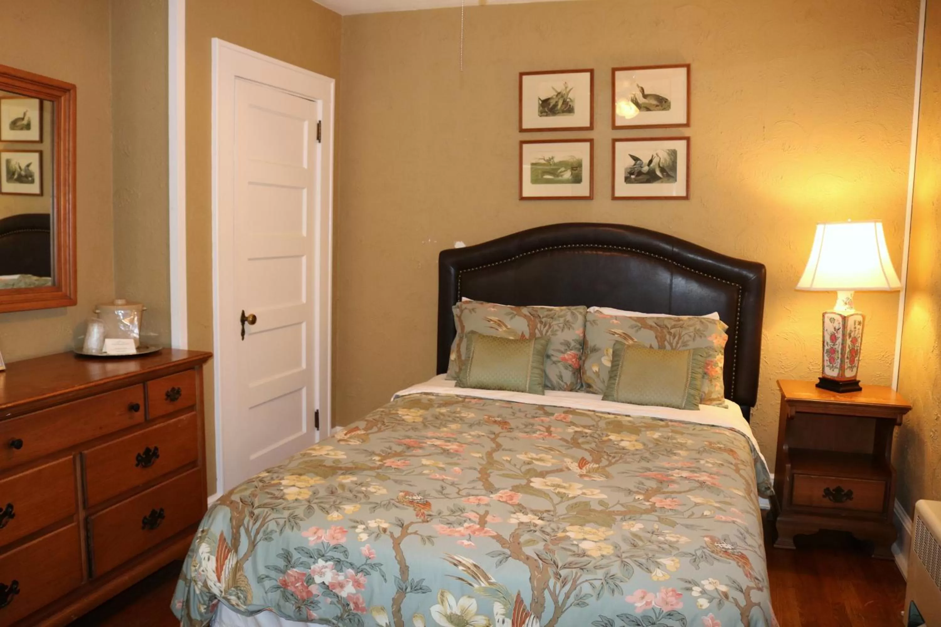 Bed in Echo Mountain Inn