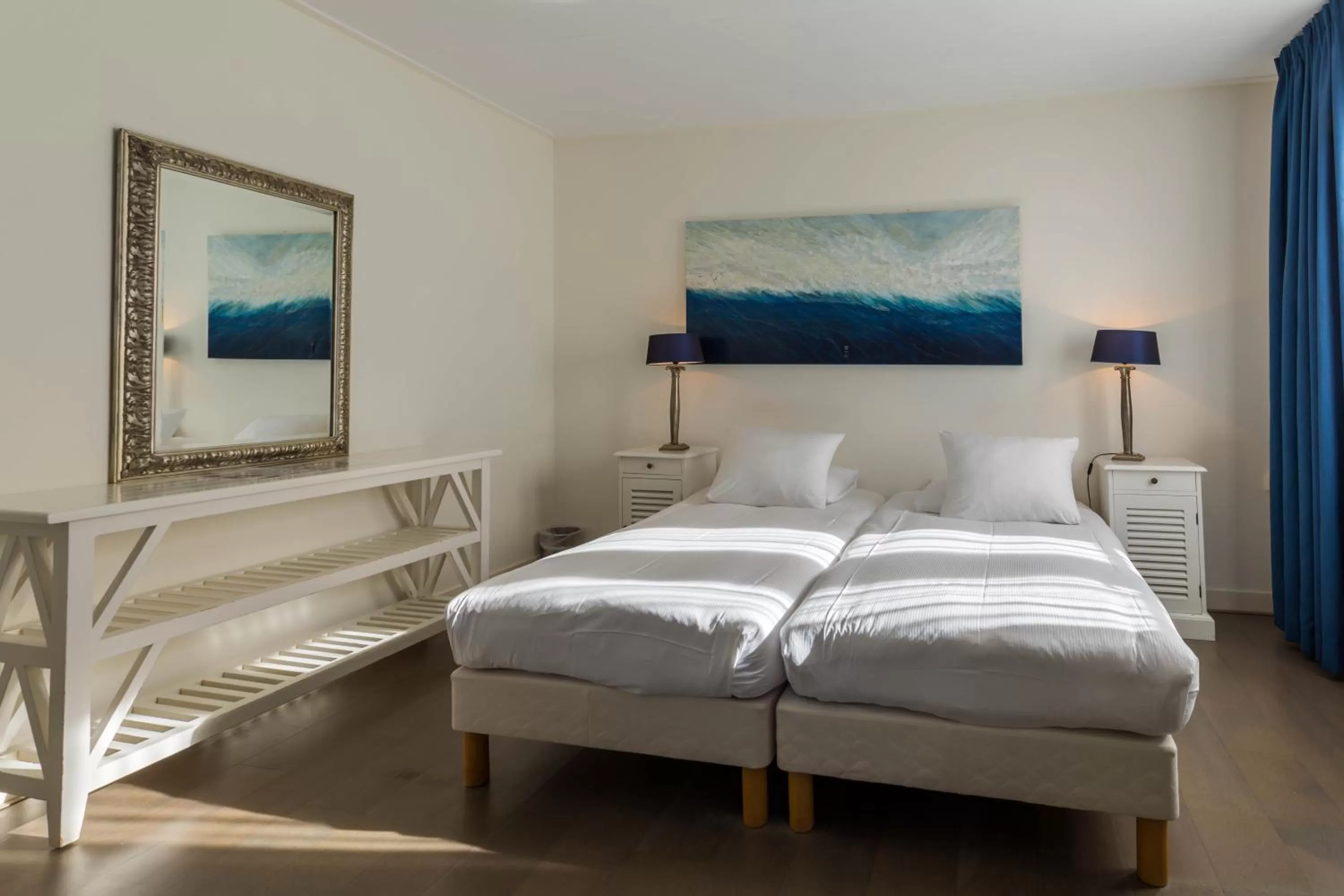 Bedroom, Bed in Strandhotel Domburg