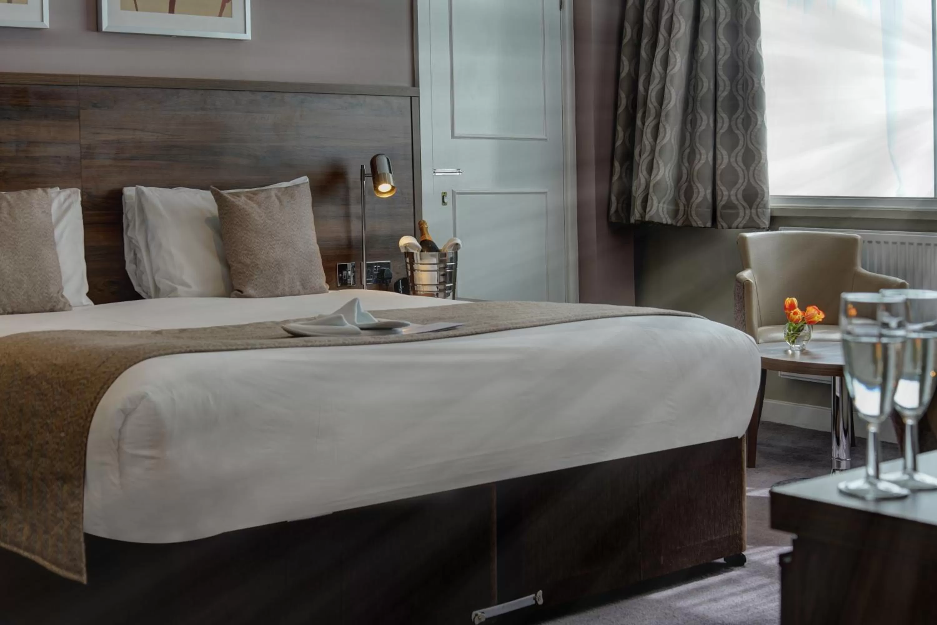 Photo of the whole room, Bed in Best Western Ship Hotel