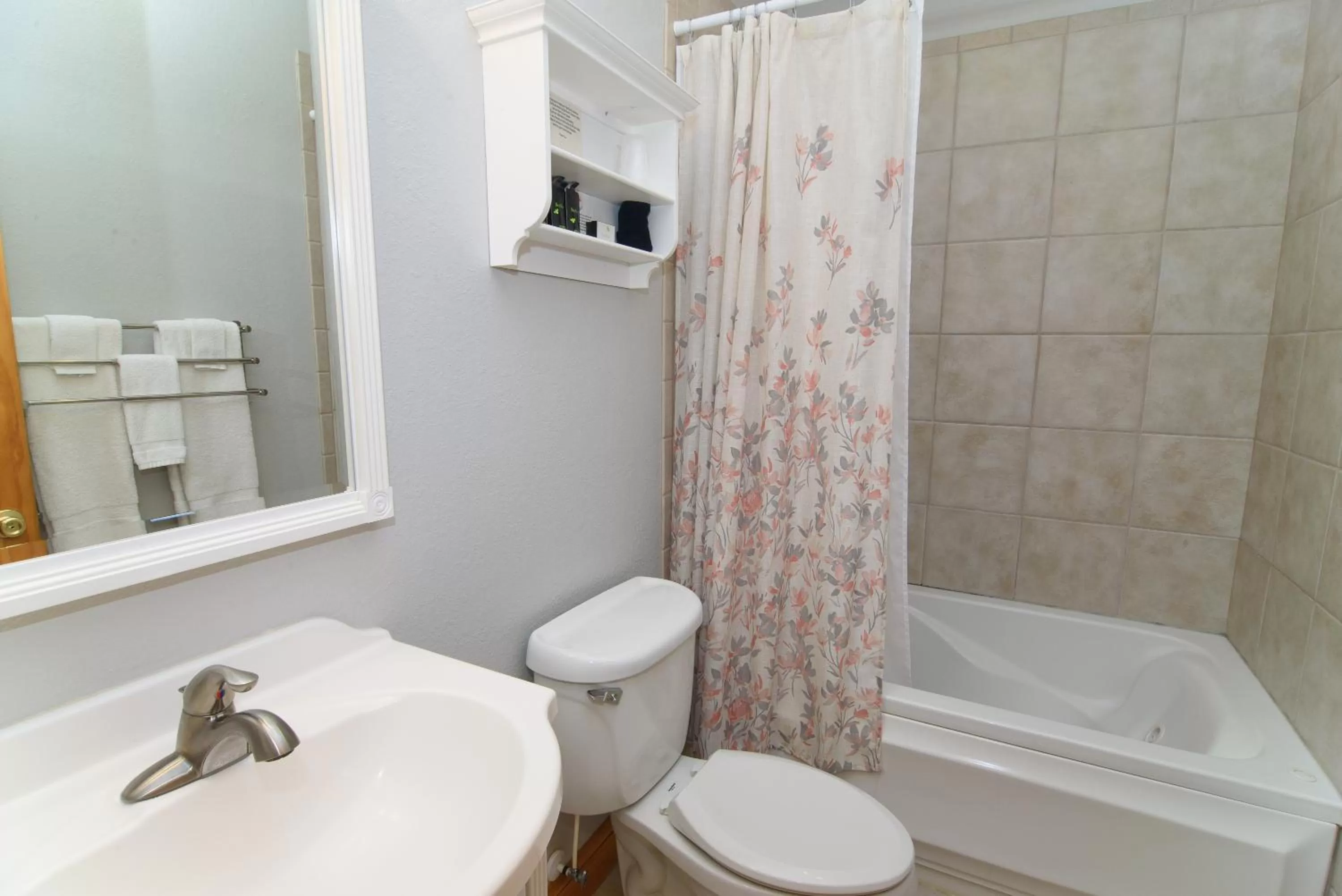 Shower in The Inn on Pamlico Sound