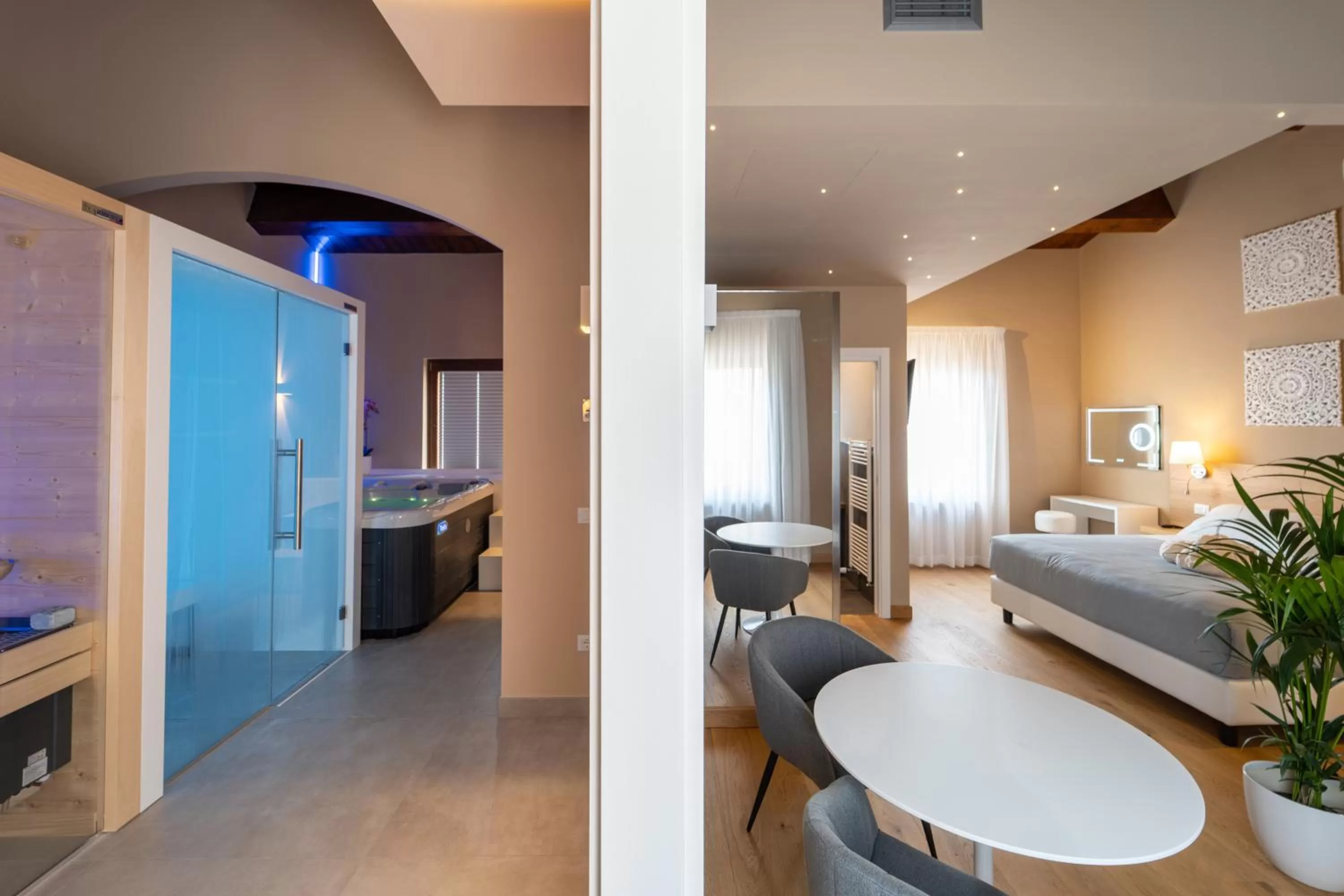 Photo of the whole room, Bed in GG8 Hotel & Suite SPA