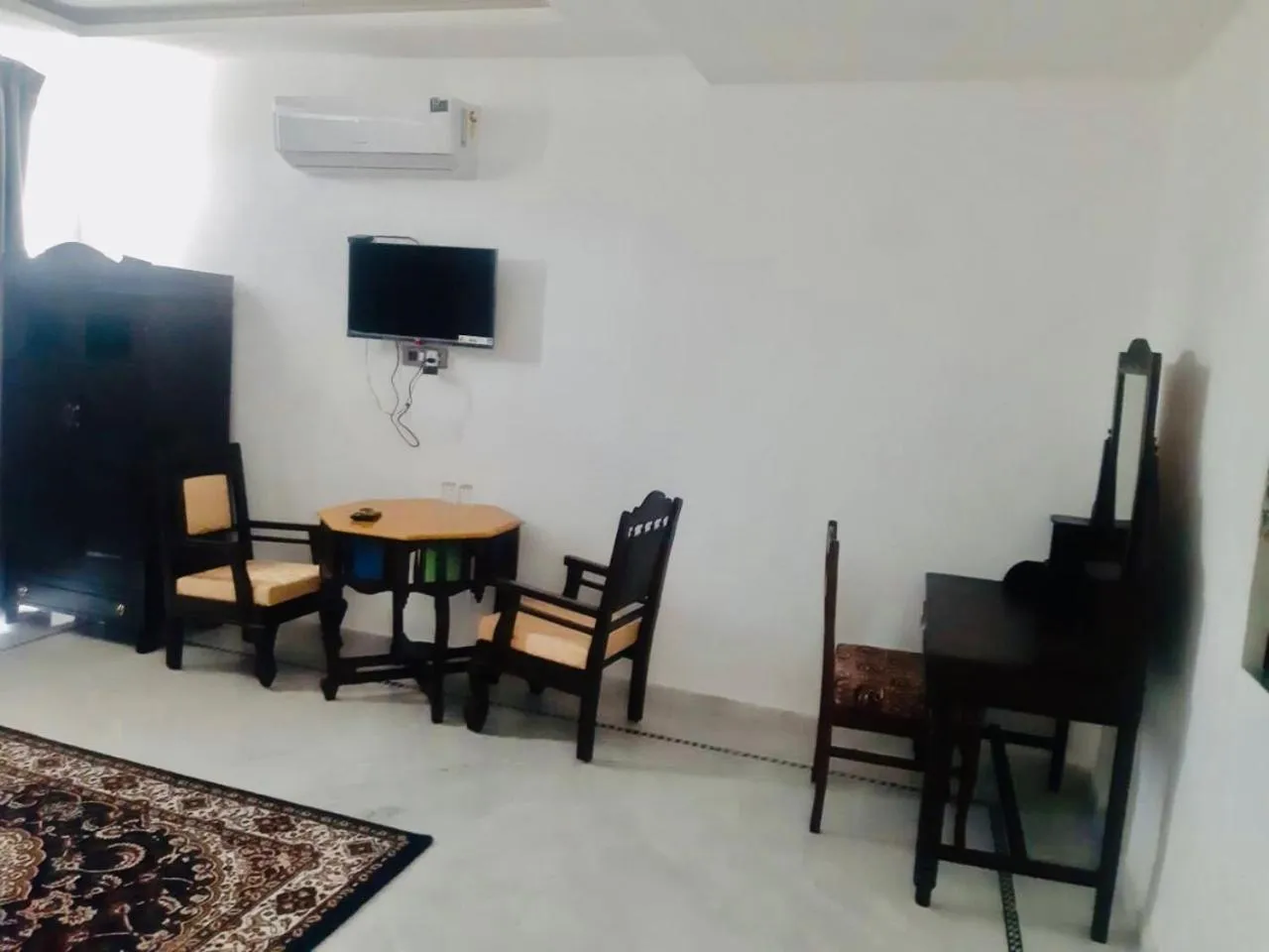 Seating area in Hotel Devraj Niwas on Lake Pichola