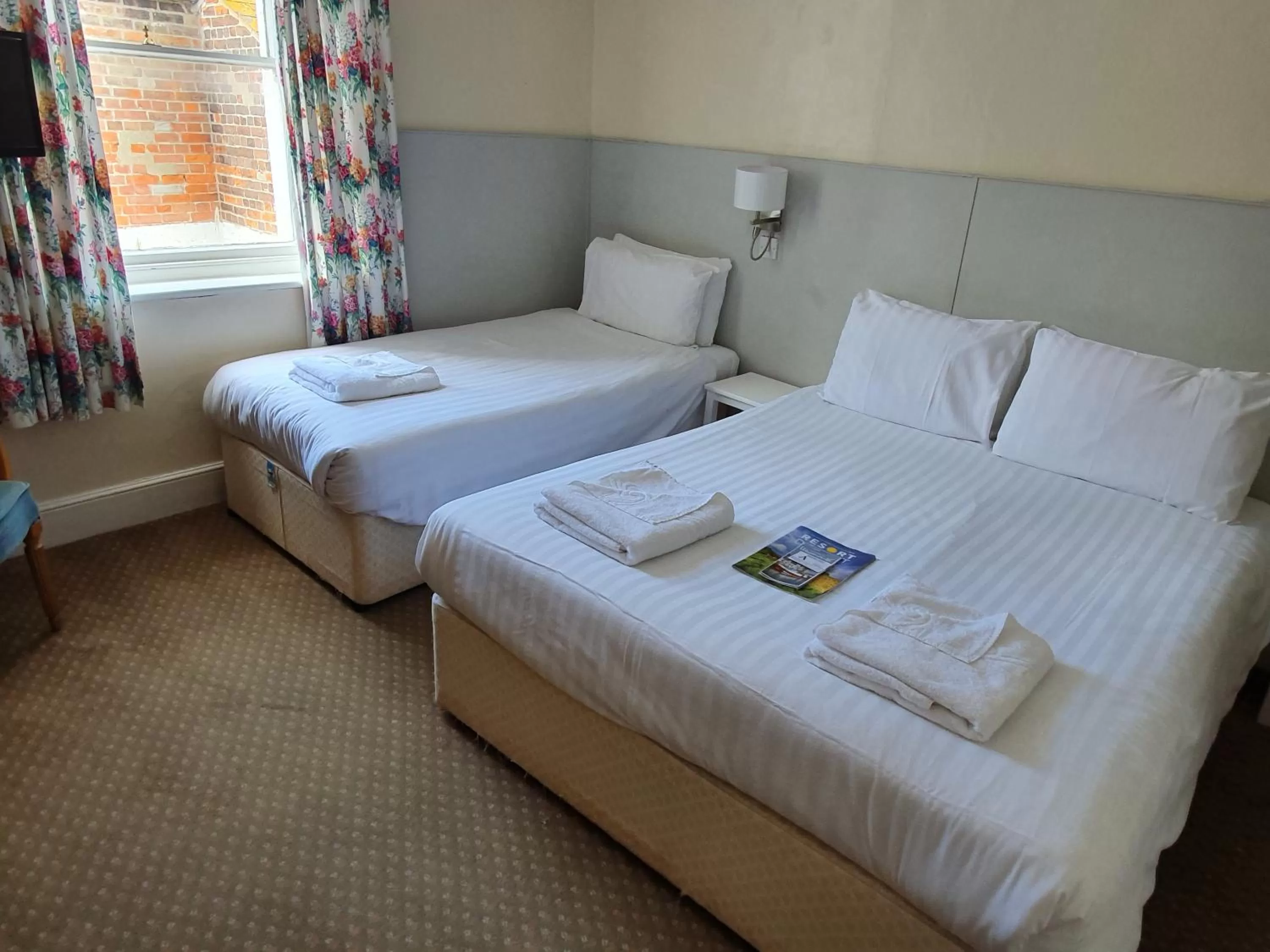 Bedroom, Bed in Alexandra Hotel