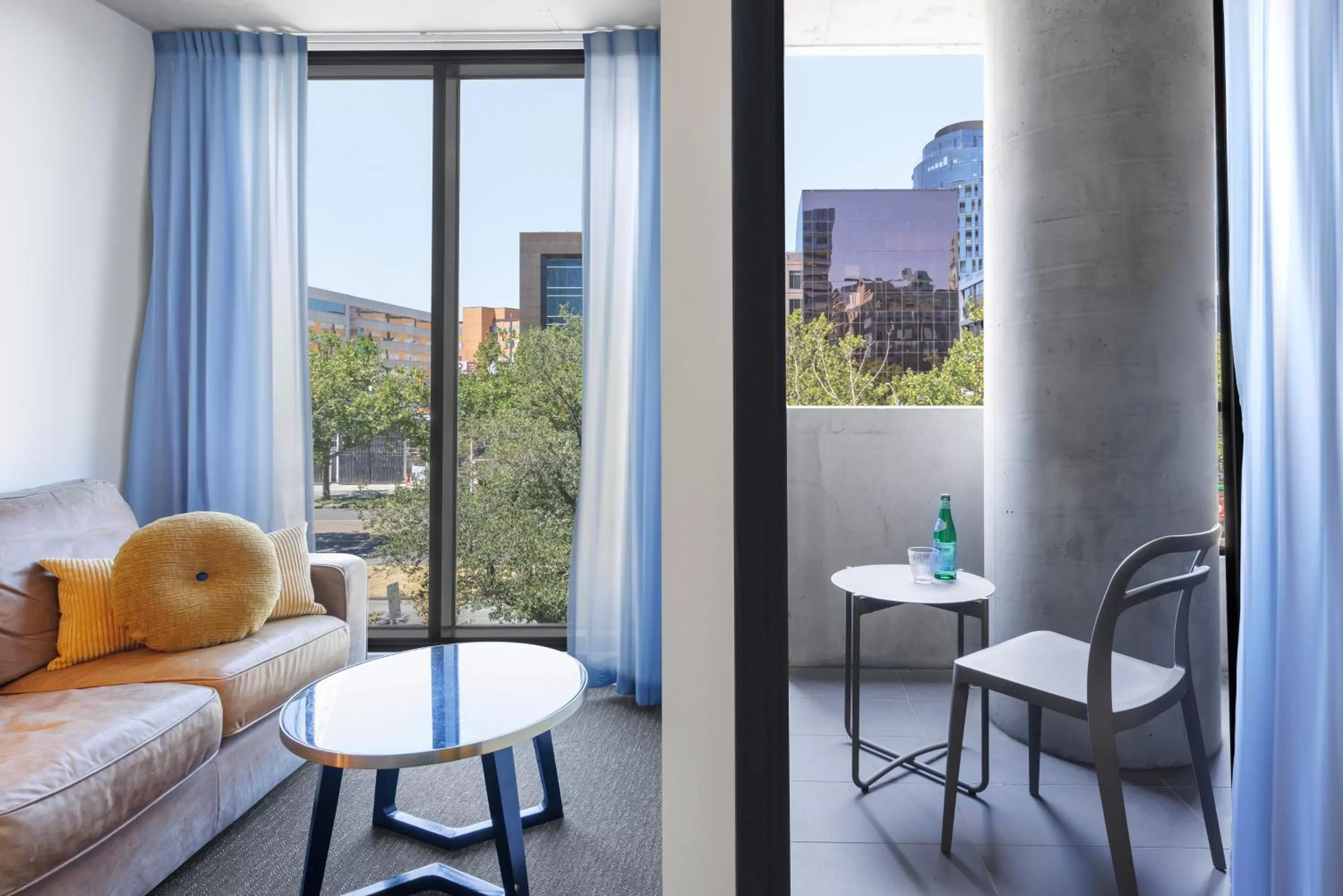 Day in Mercure Melbourne St Kilda Road