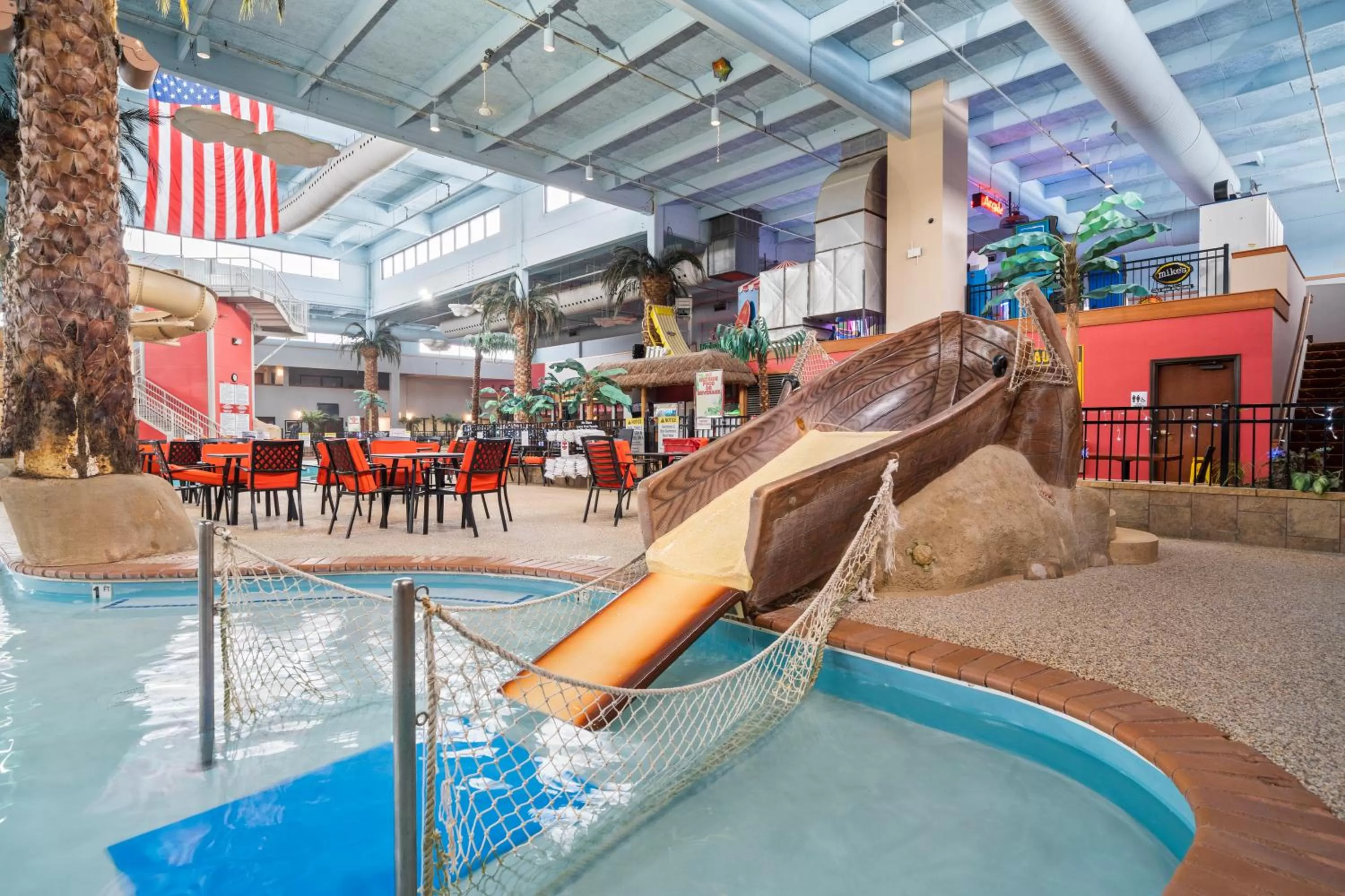 Aqua park in Ramada by Wyndham Sioux Falls Airport - Waterpark Resort & Event Center