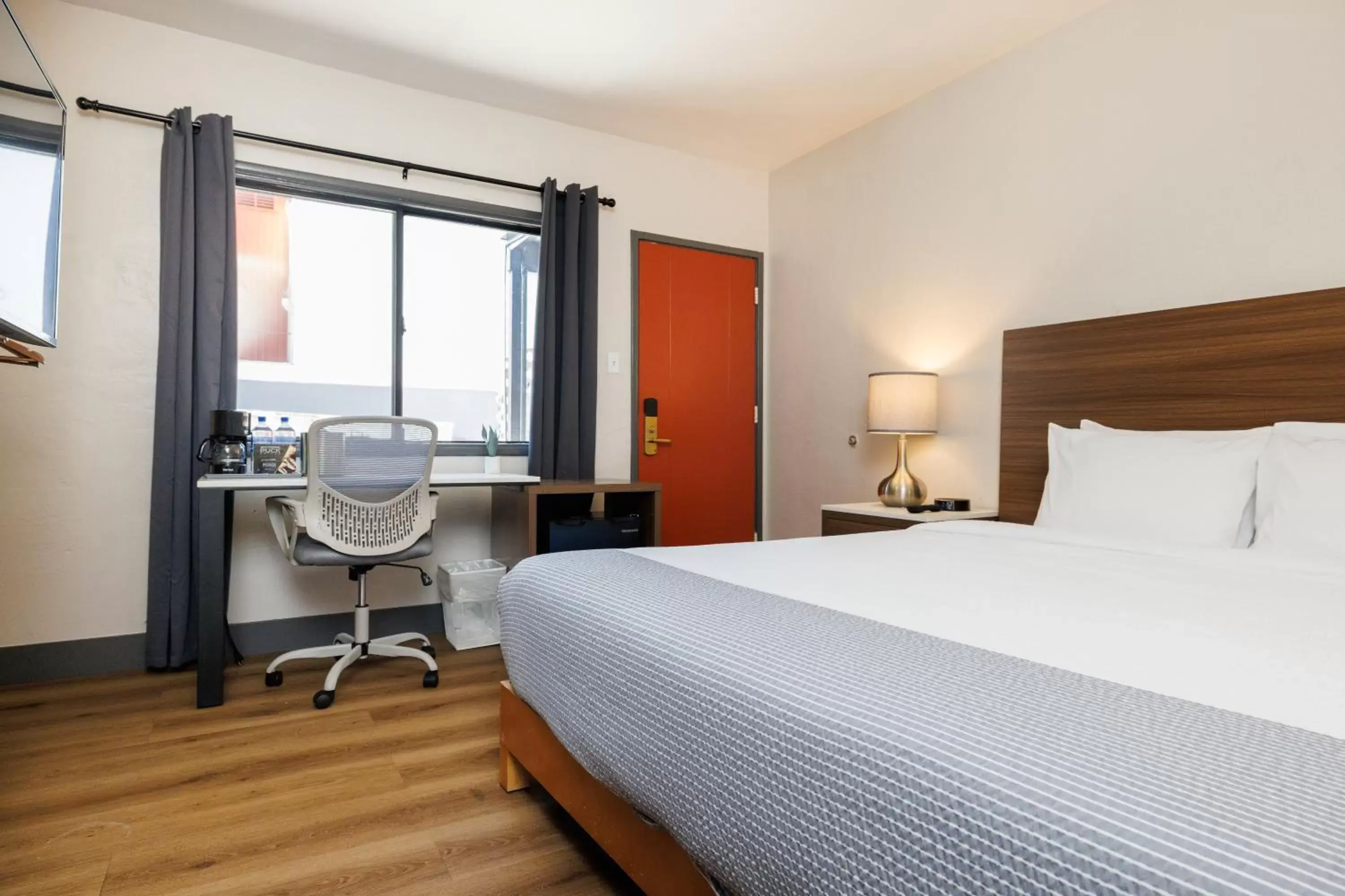 Standard Queen Room in La Luna Inn Standard Queen Room in La Luna Inn