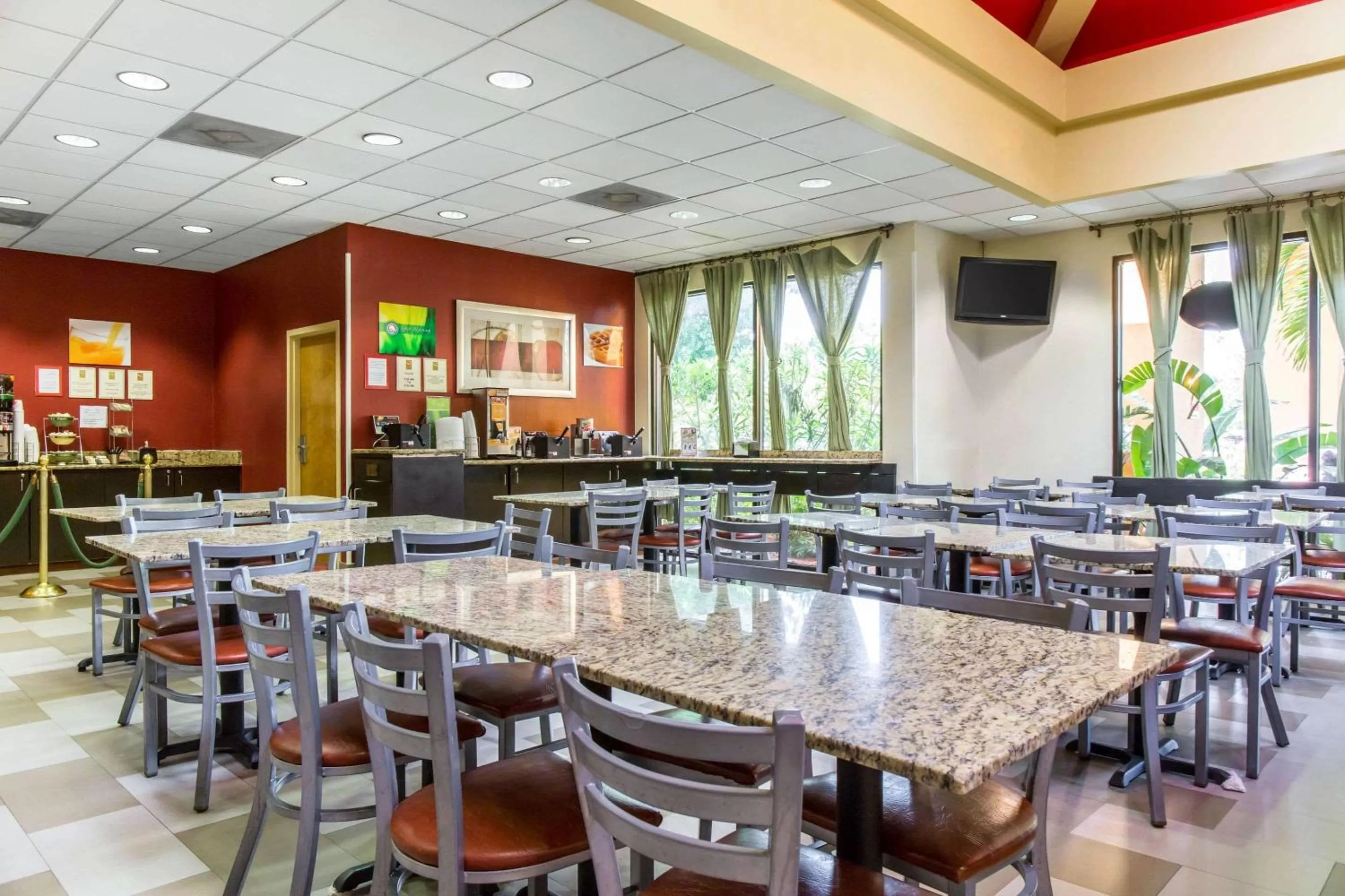 Restaurant/places to eat in Mi Casa Hotel