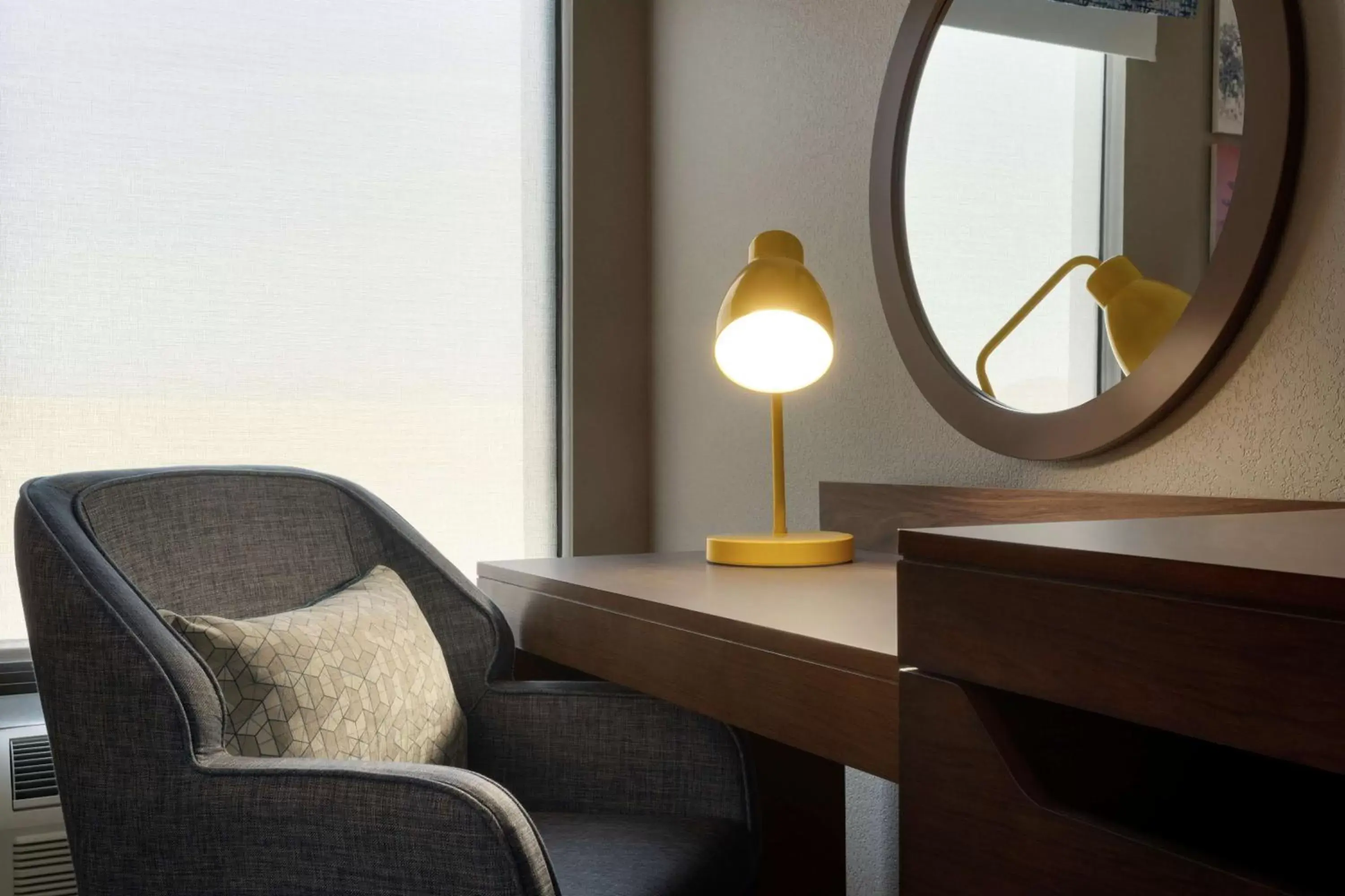 King Room with Roll-in Shower - Disability Access/Non-Smoking in Hampton Inn Phoenix-Chandler King Room with Roll-in Shower - Disability Access/Non-Smoking in Hampton Inn Phoenix-Chandler