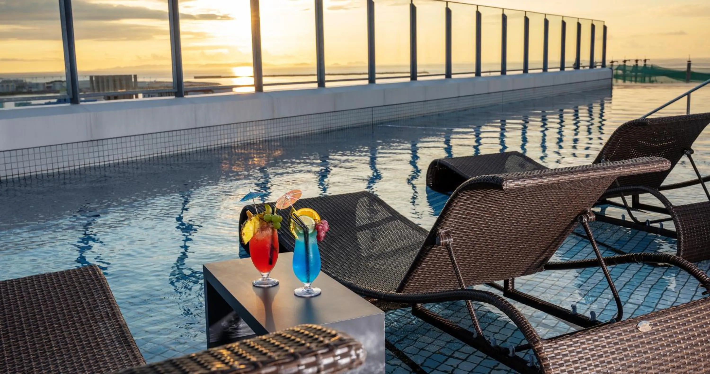 Swimming pool in HOTEL SANSUI NAHA Ryukyu Onsen Naminoue-No-Yu