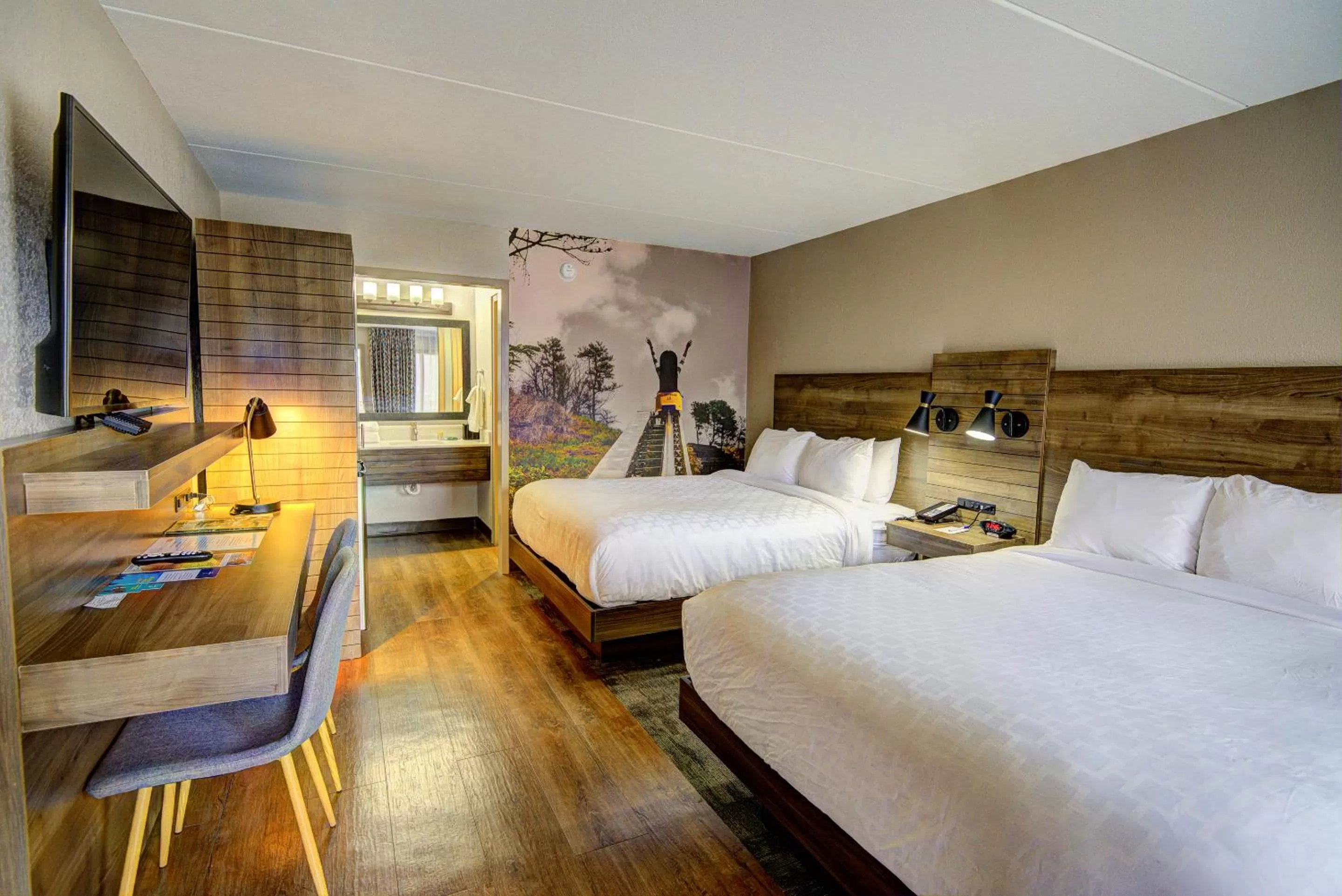 Photo of the whole room, Bed in Clarion Pointe Downtown Gatlinburg