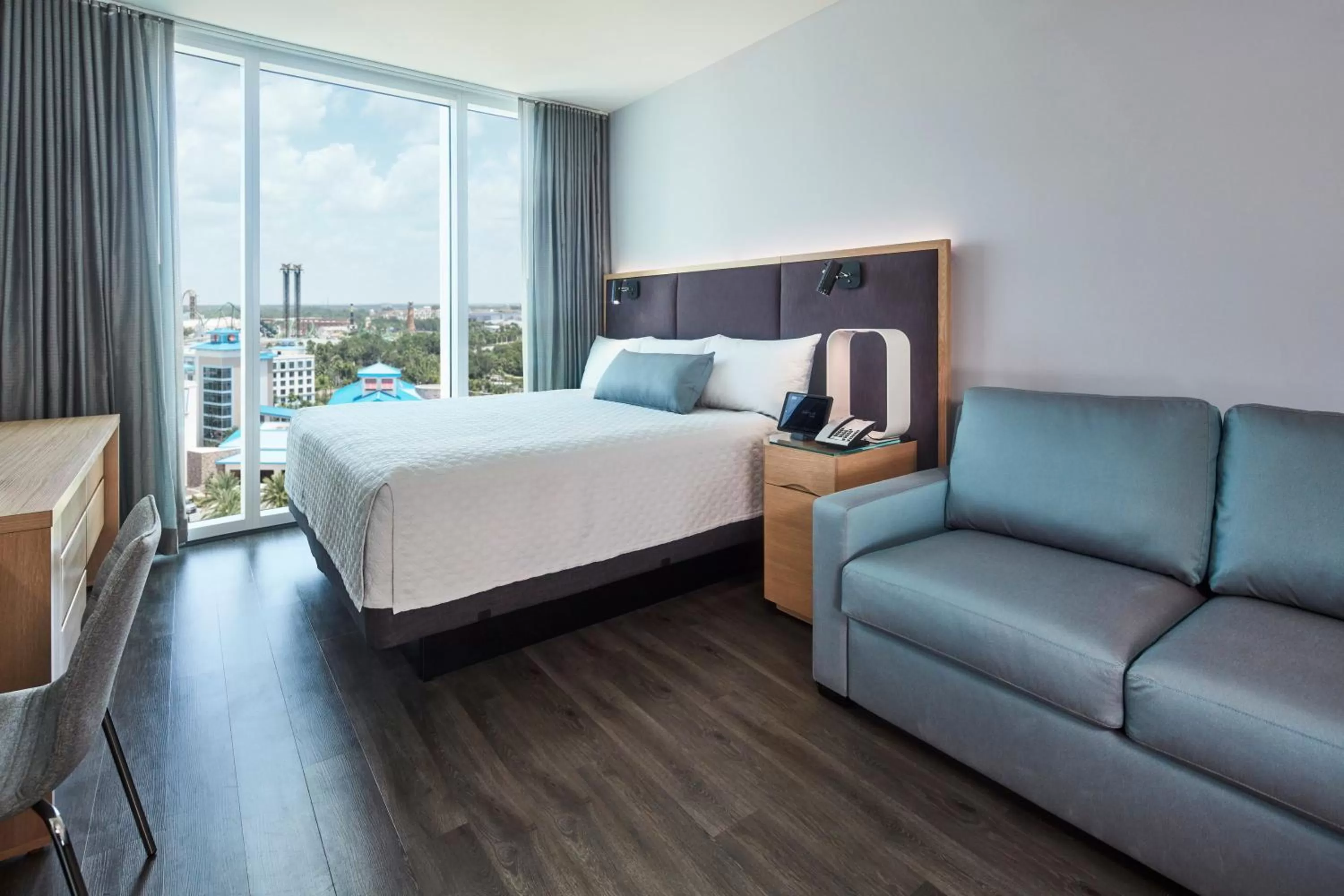 Photo of the whole room, Bed in Universal's Aventura Hotel