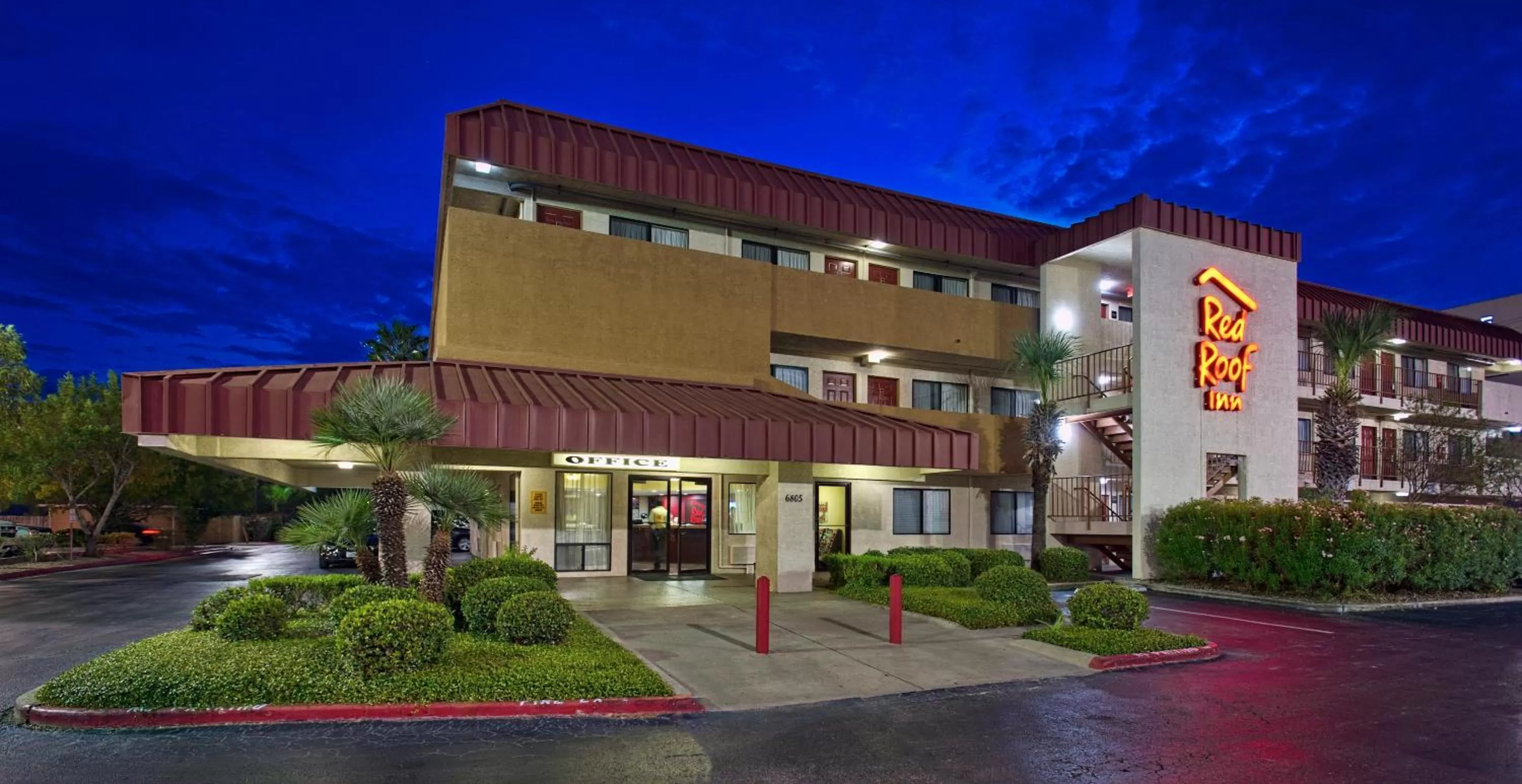 Property building in Red Roof Inn Corpus Christi South