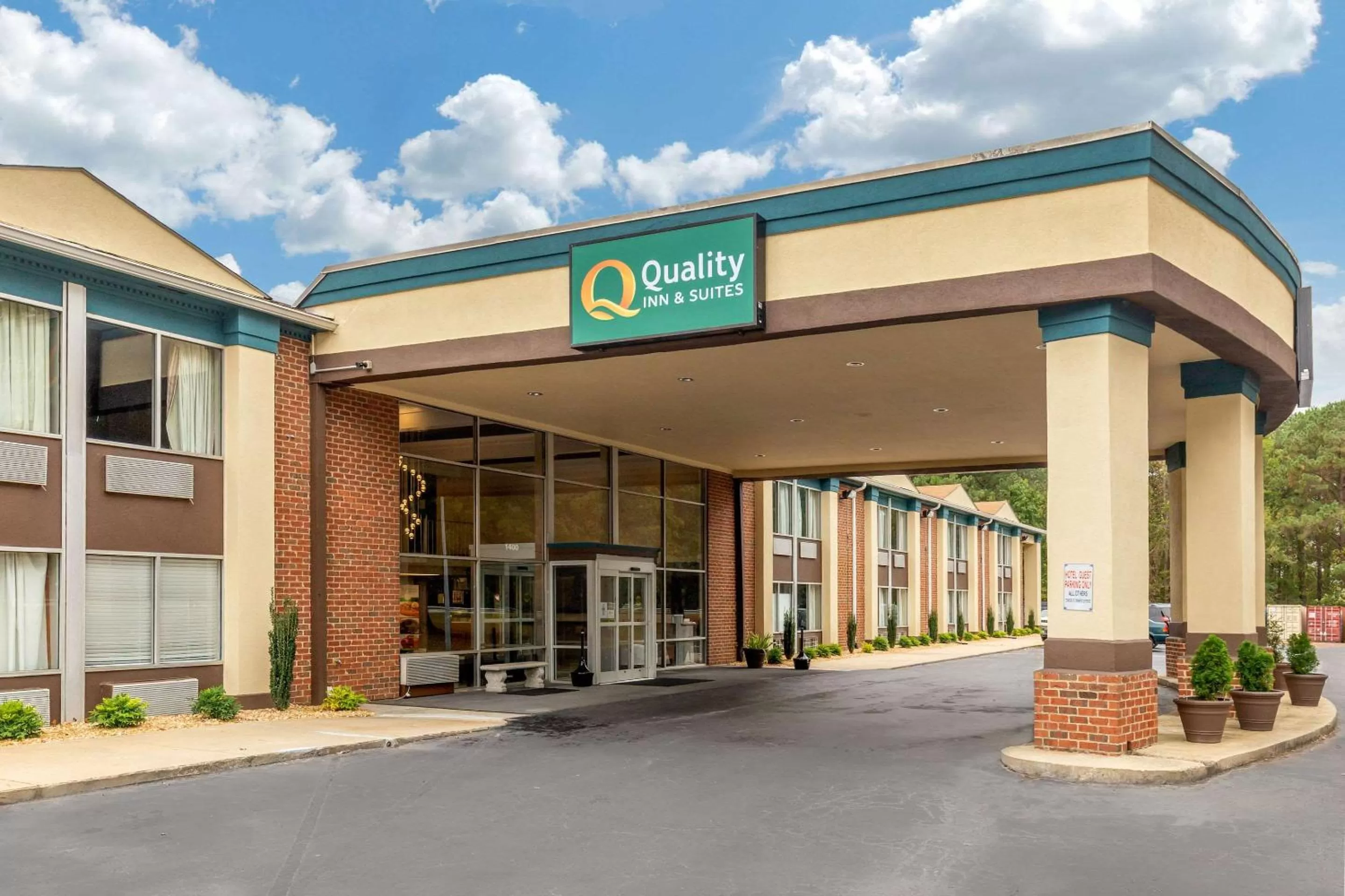 Property building in Quality Inn & Suites Apex - Holly Springs NC
