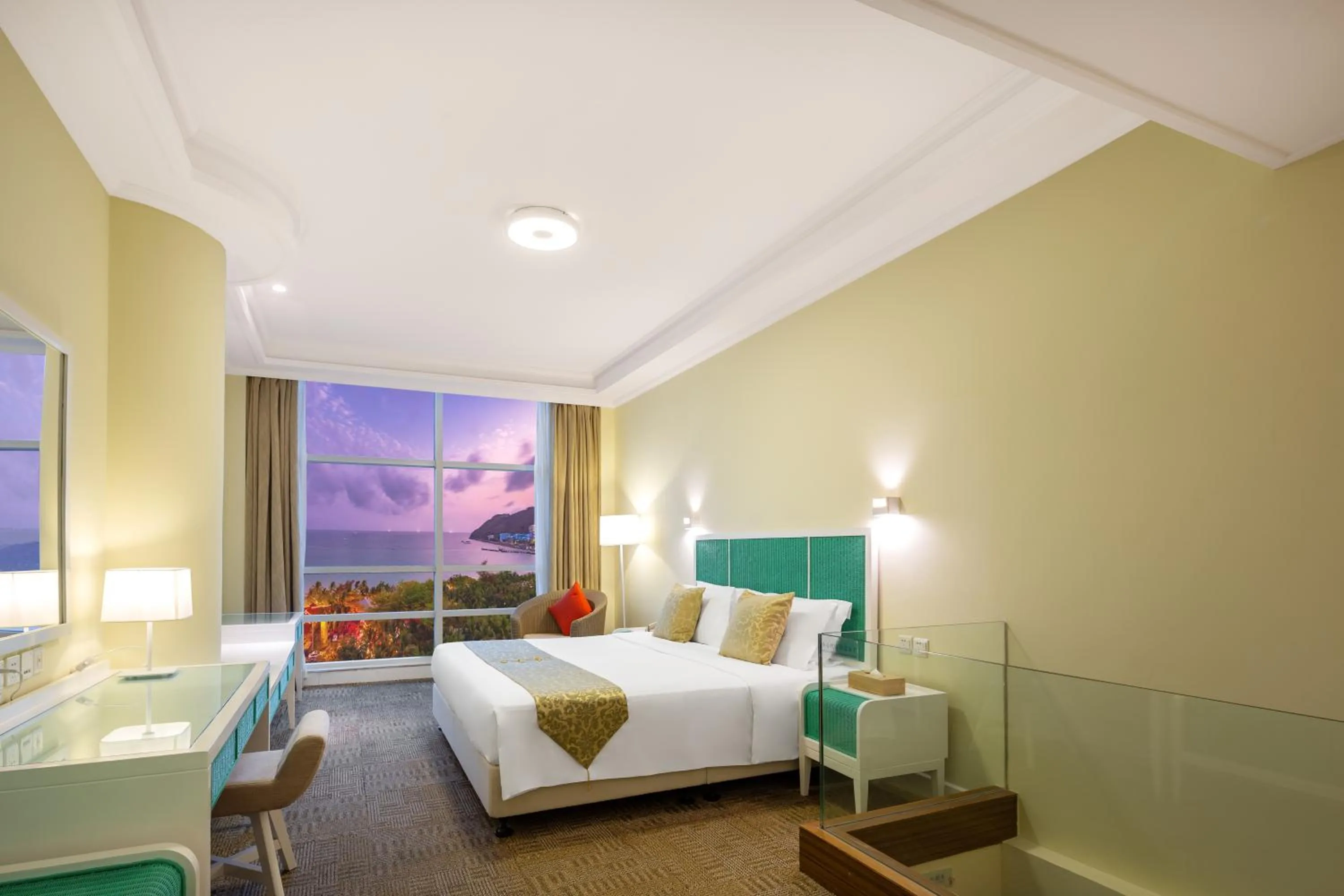 Photo of the whole room, Bed in Sunshine Resort Intime Sanya