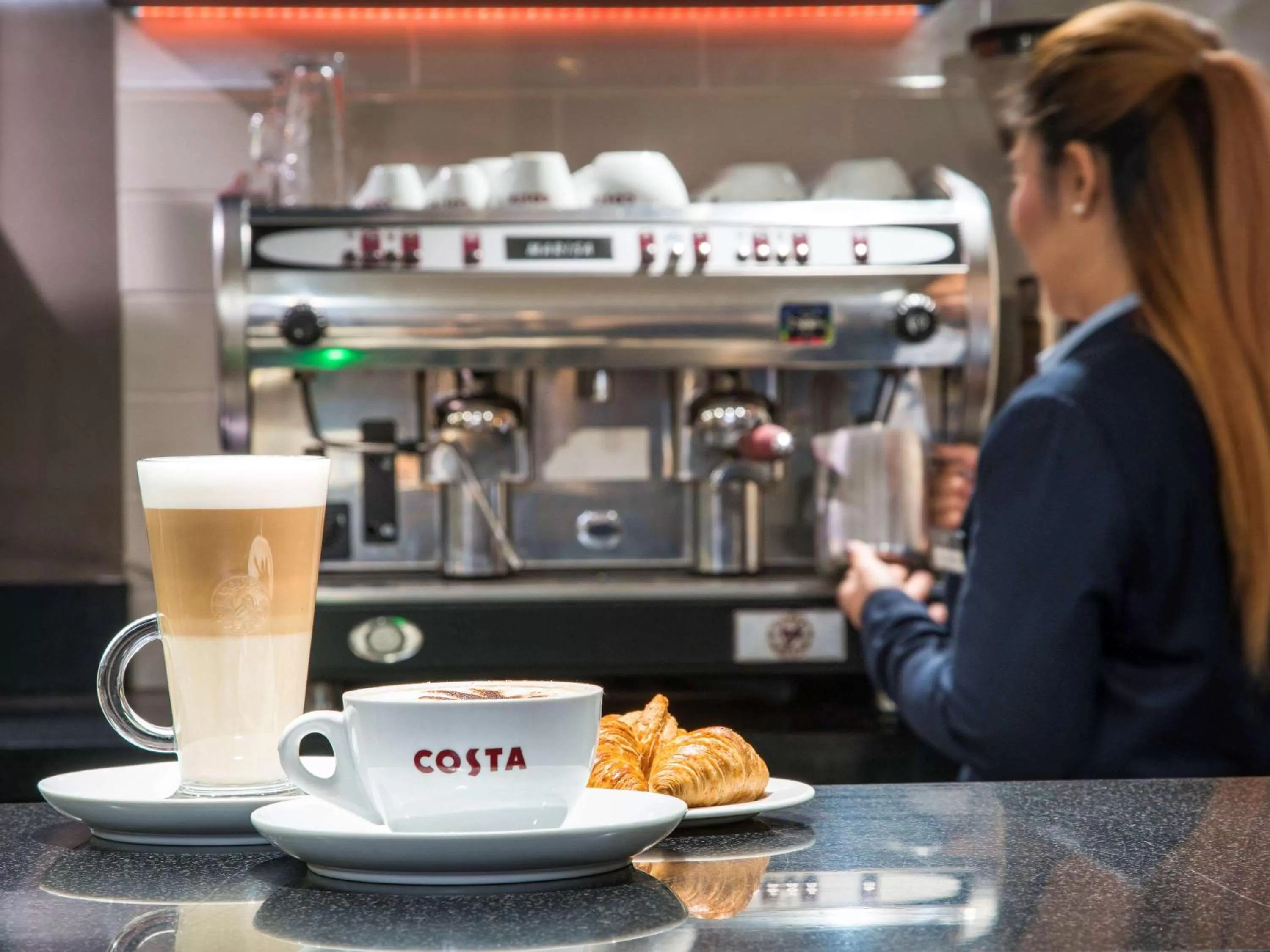 Restaurant/places to eat in Mercure London Heathrow Airport