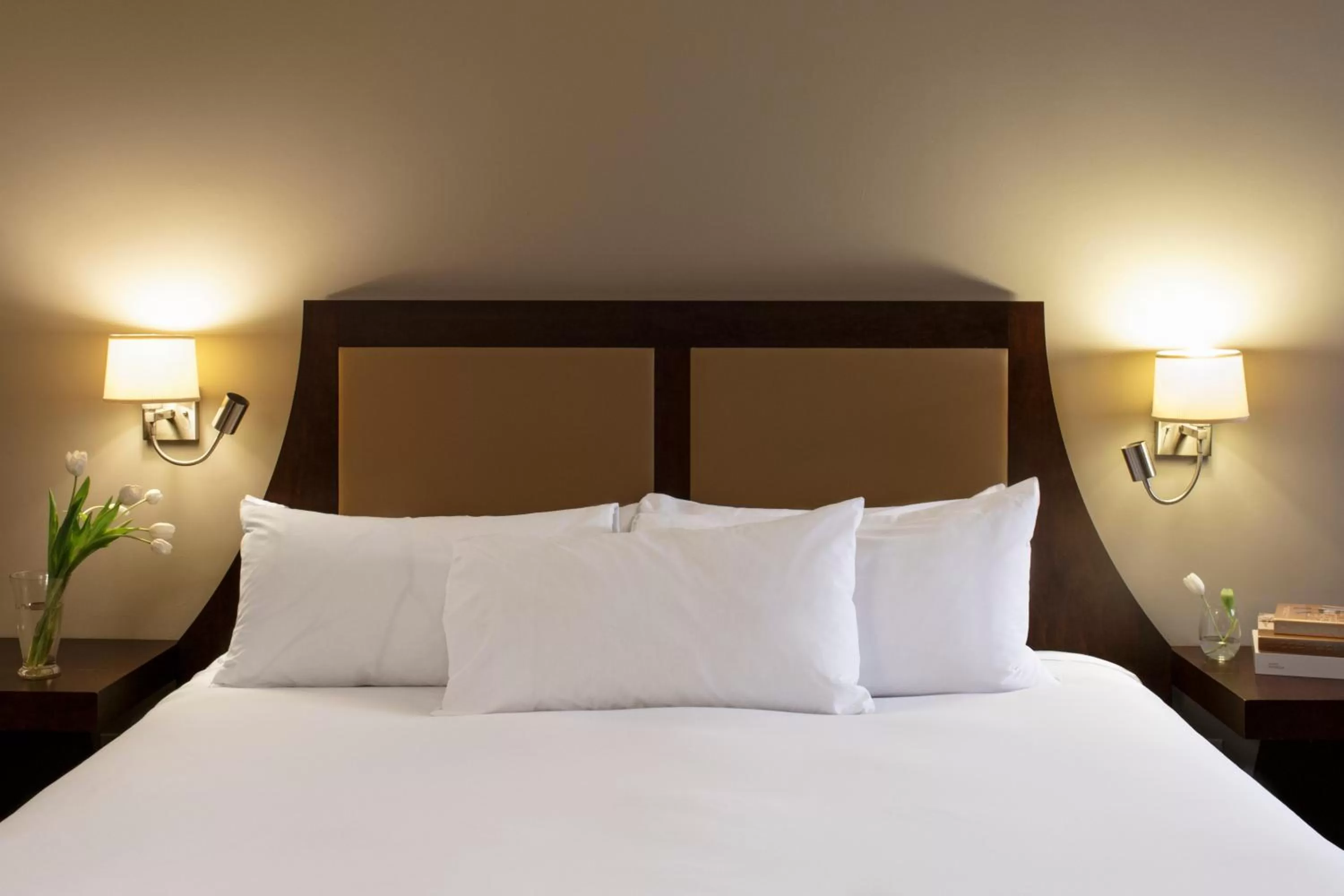 Bed in Hotel Nelligan