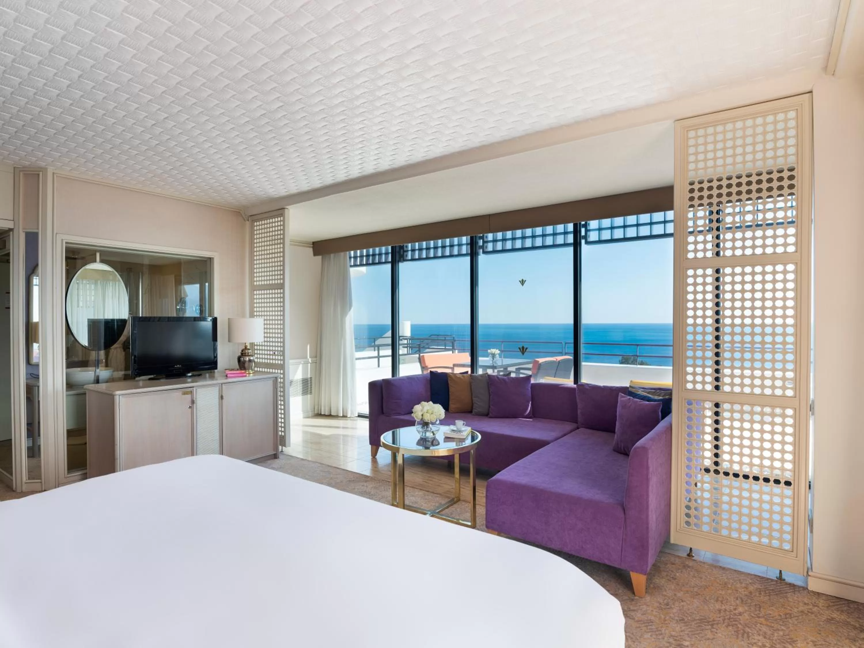 Seating area, Bed in Rixos Downtown Antalya - The Land Of Legends Access