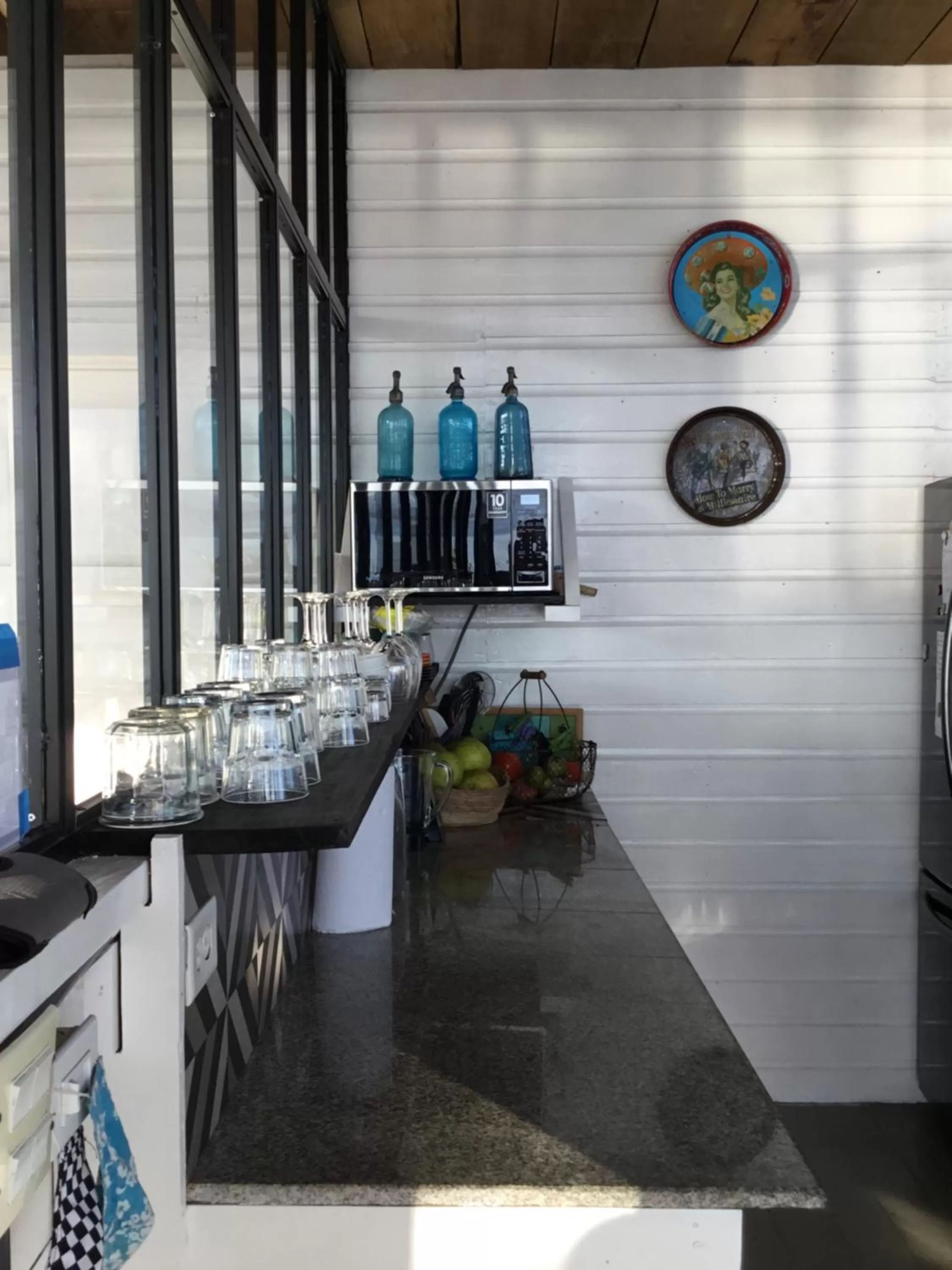 Communal kitchen in RIVA B&B