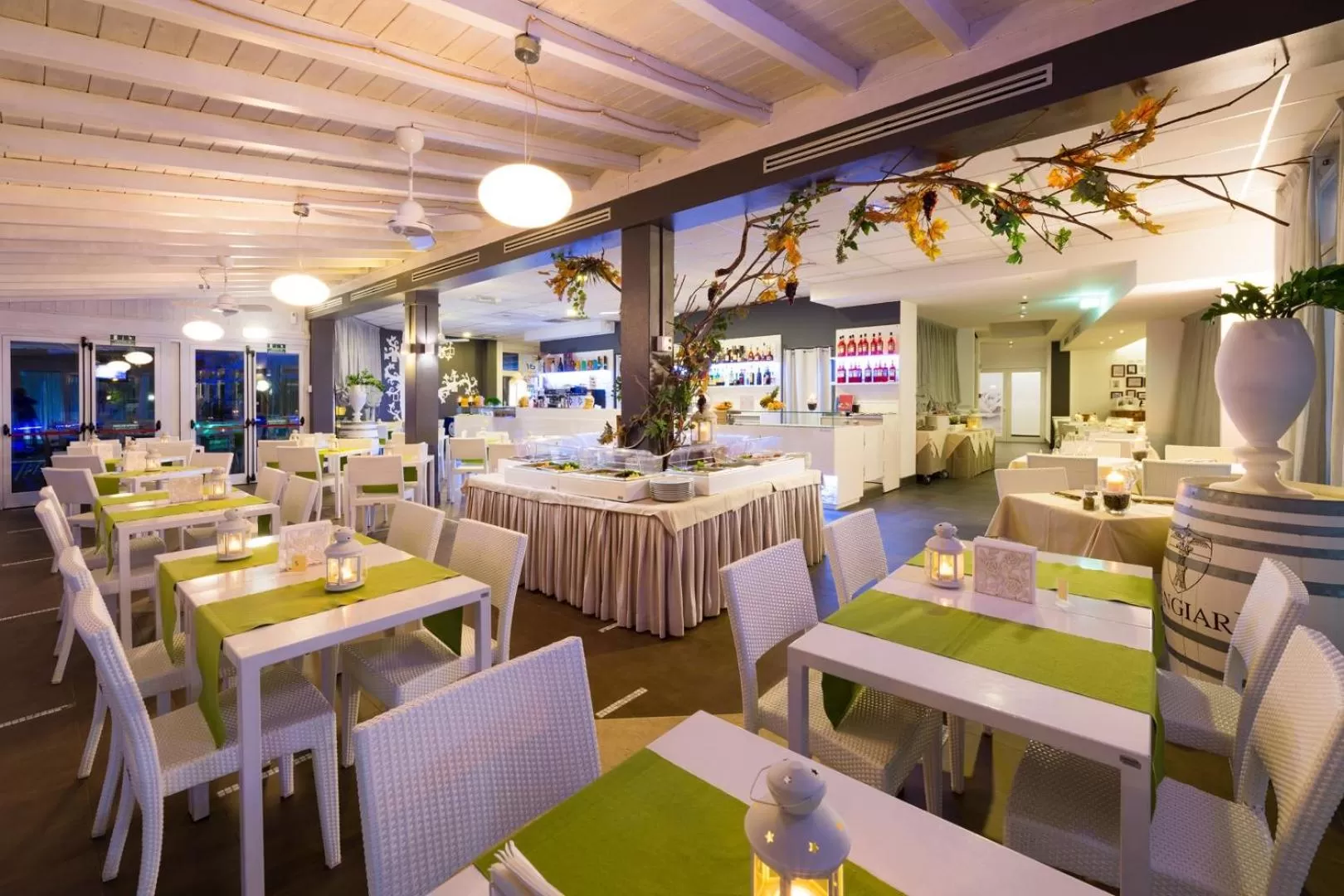 Restaurant/places to eat in Hotel Mioni Royal San