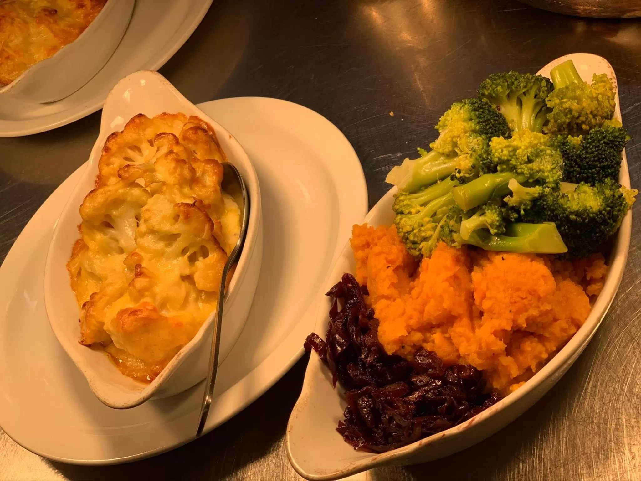 Lunch, Food in Pickfords Hotel