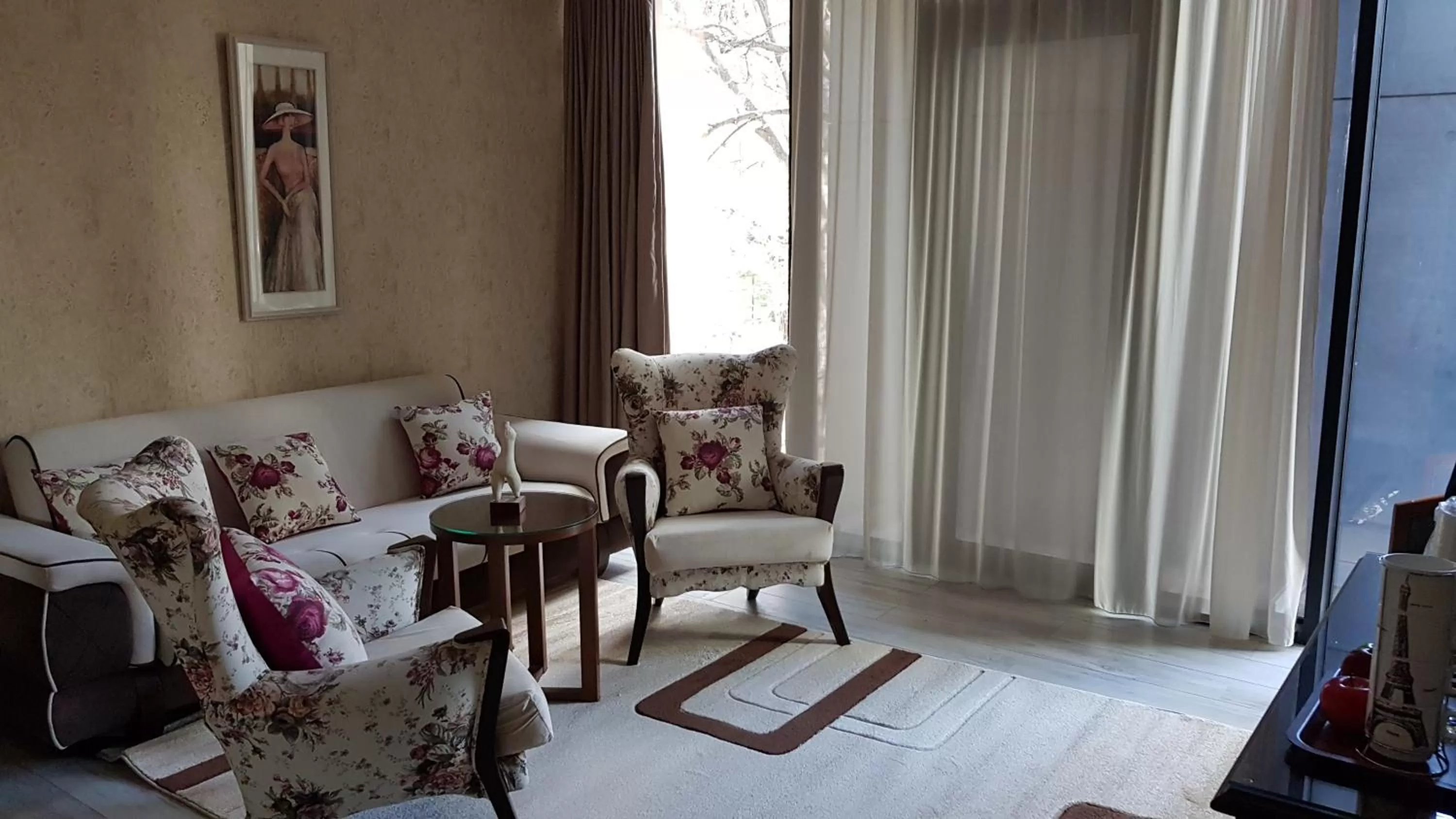 Living room in Hotel Liberty Theatre