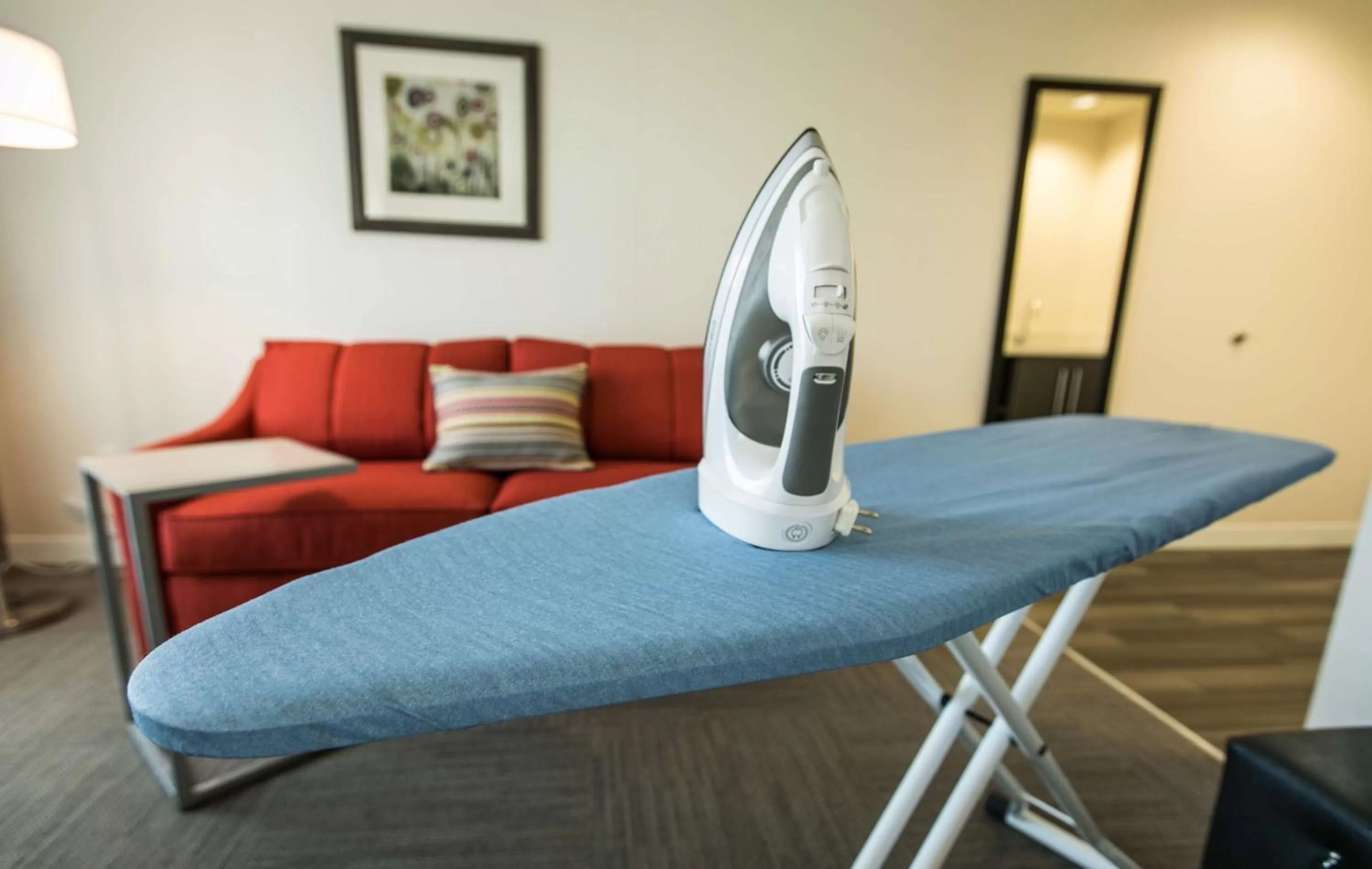 Bed in Hampton Inn & Suites Tempe/Phoenix Airport, Az