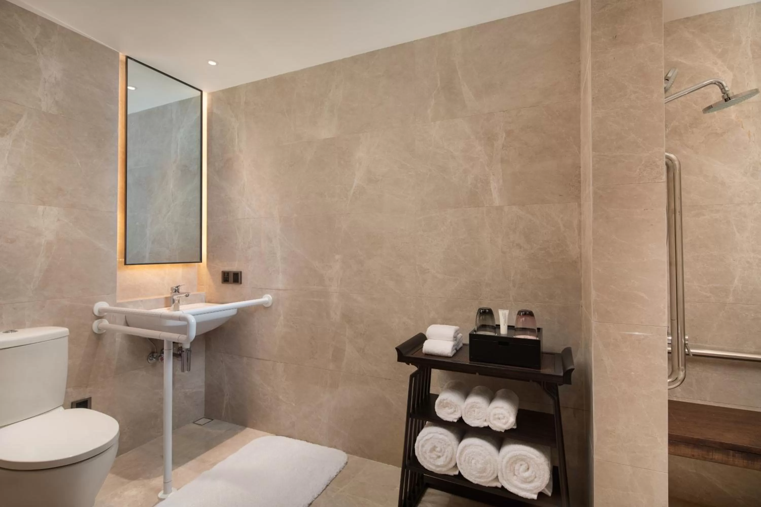 Bathroom in HUALUXE Xi'an Tanghua by IHG