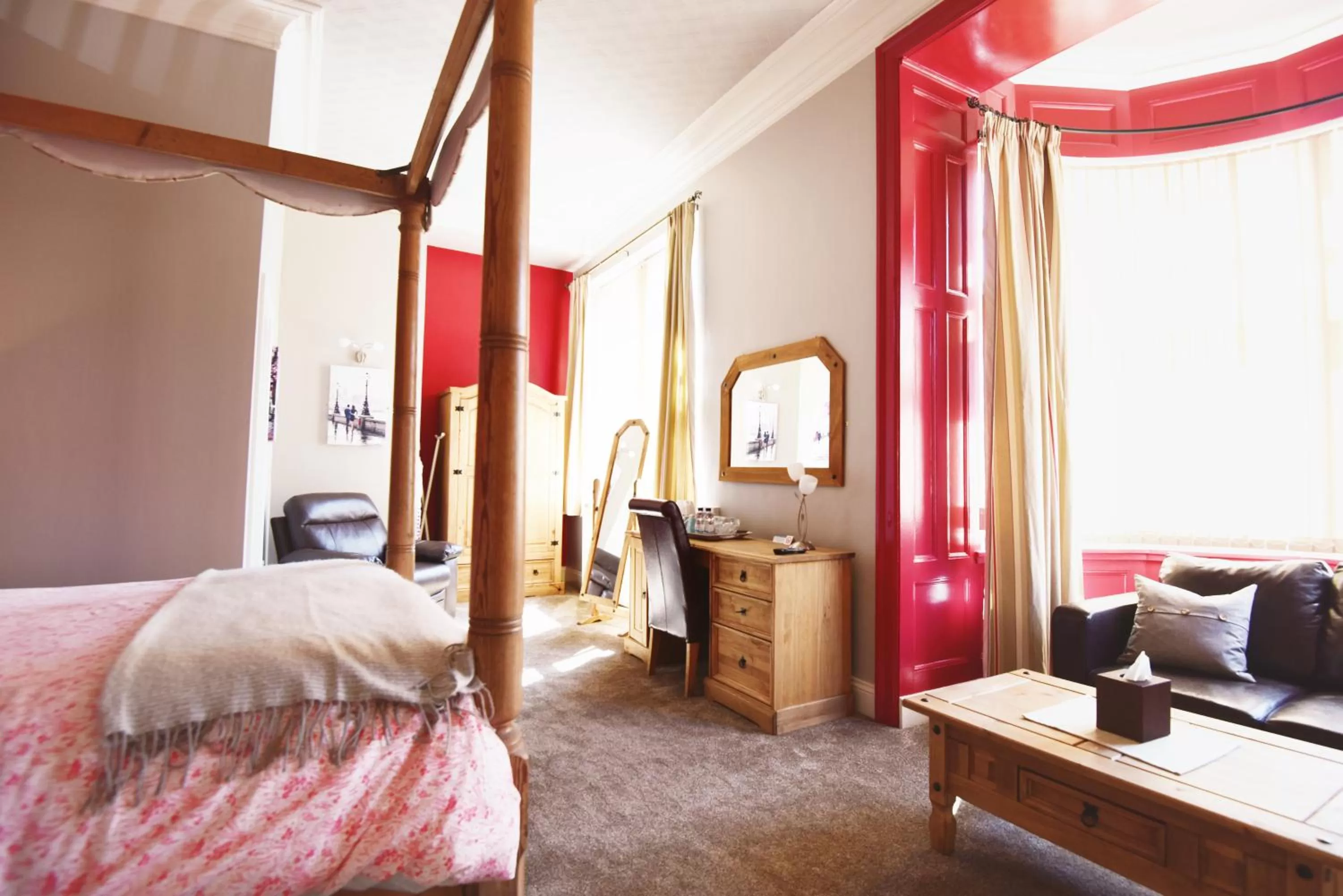Seating area, Bed in The Black Bull inn