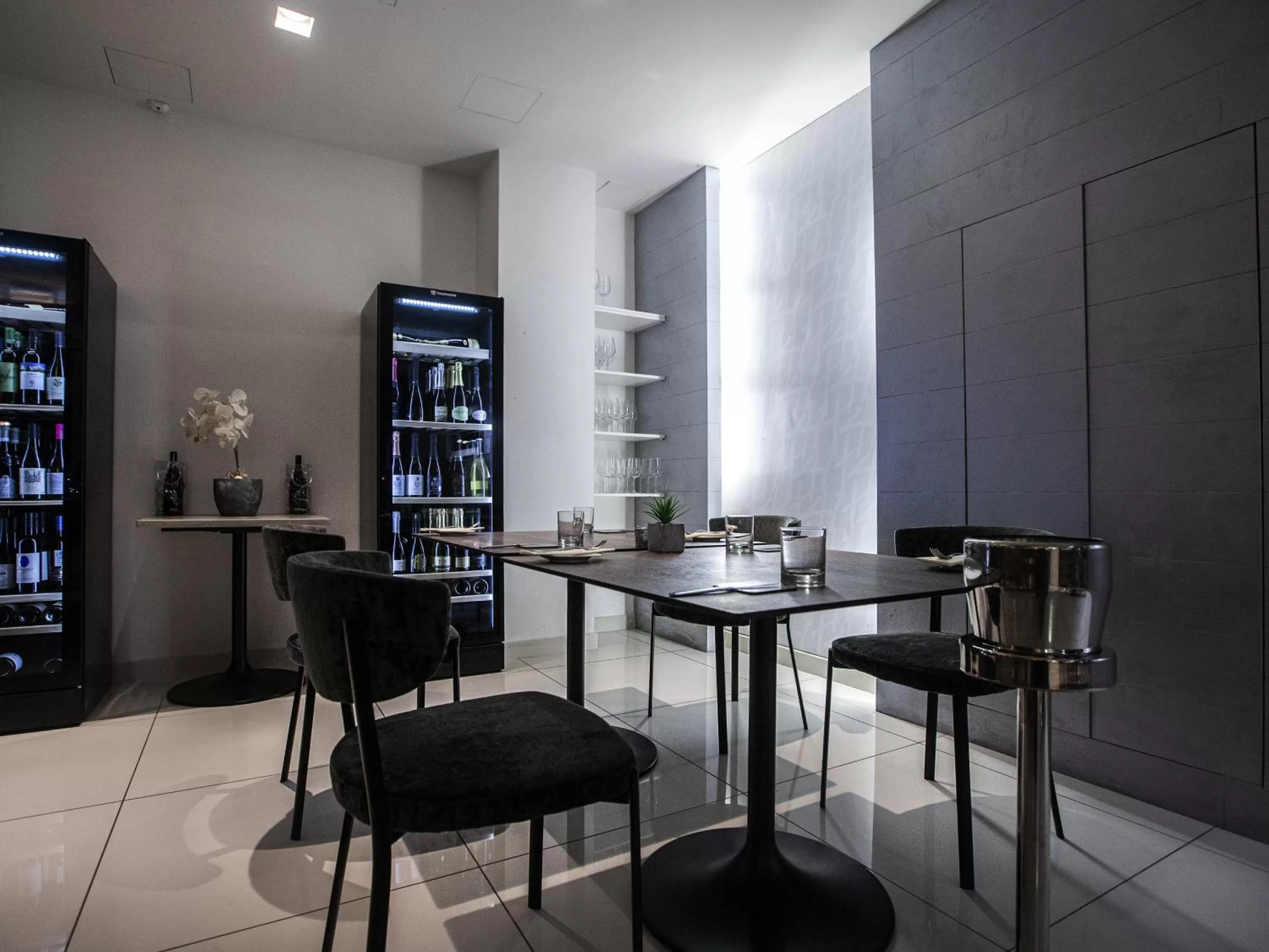 Restaurant/places to eat in Hotel Tiber