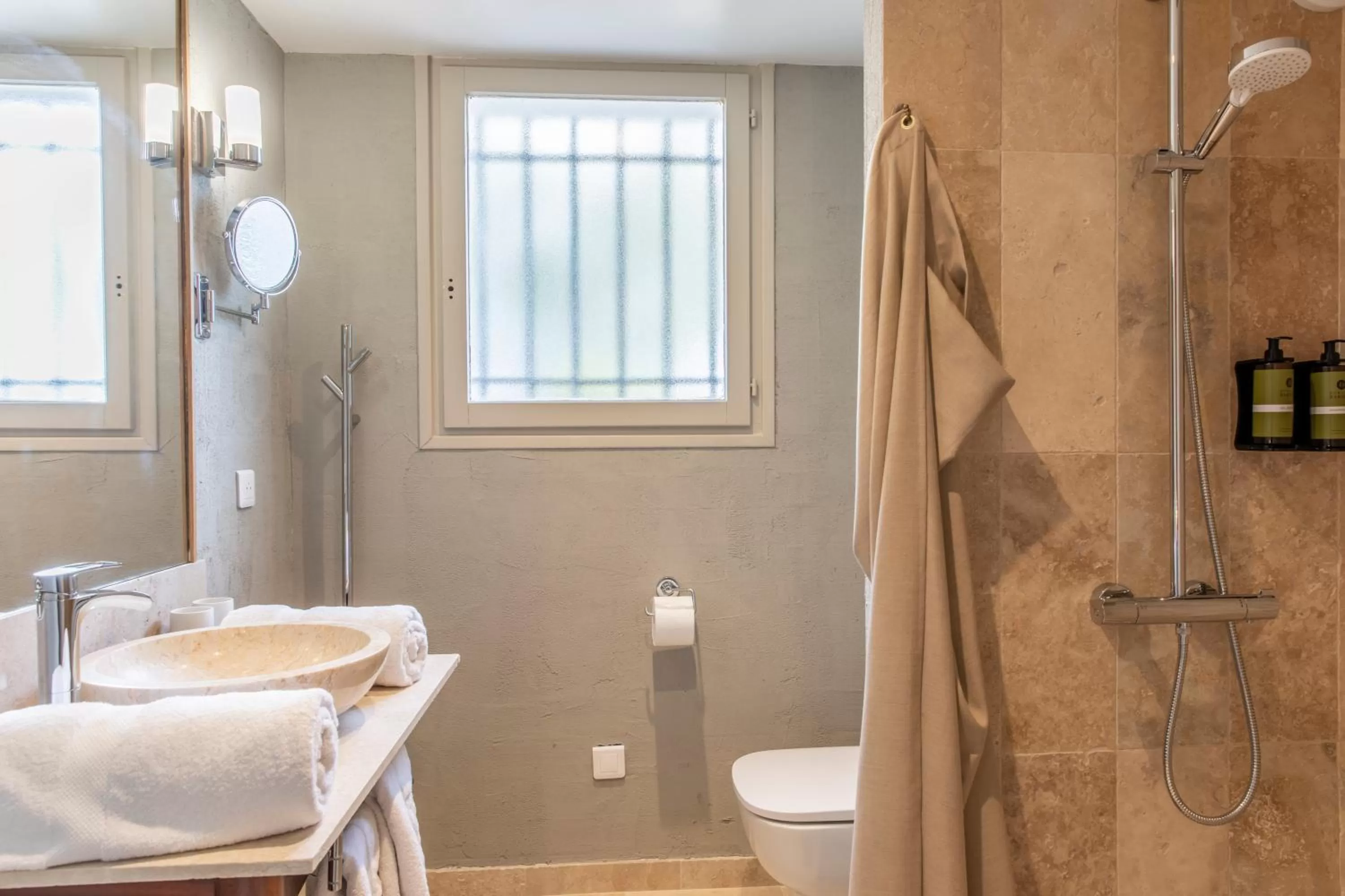 Shower in Domaine Rabiega - Vineyard and Boutique hotel