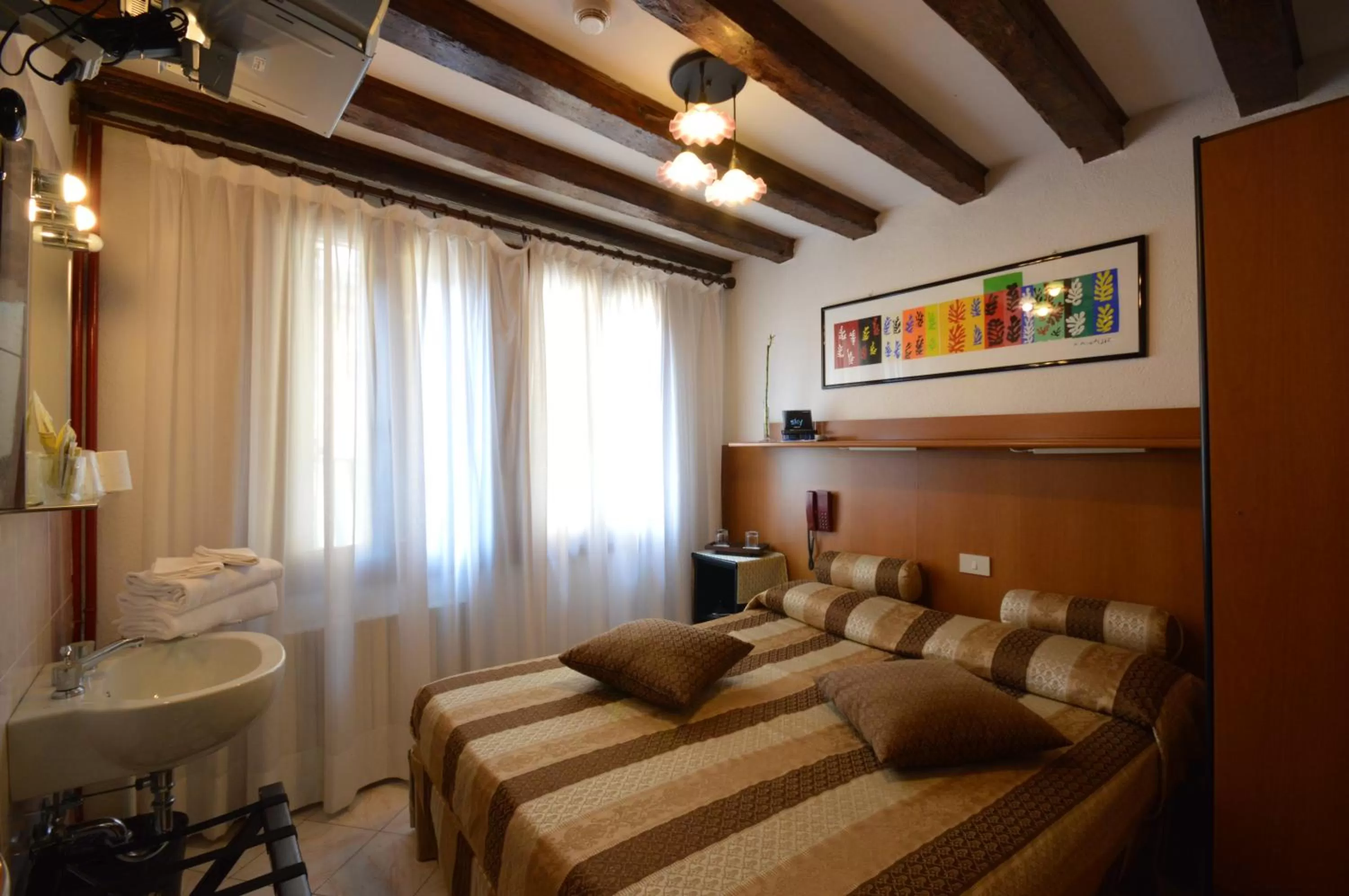 Photo of the whole room in Albergo Marin