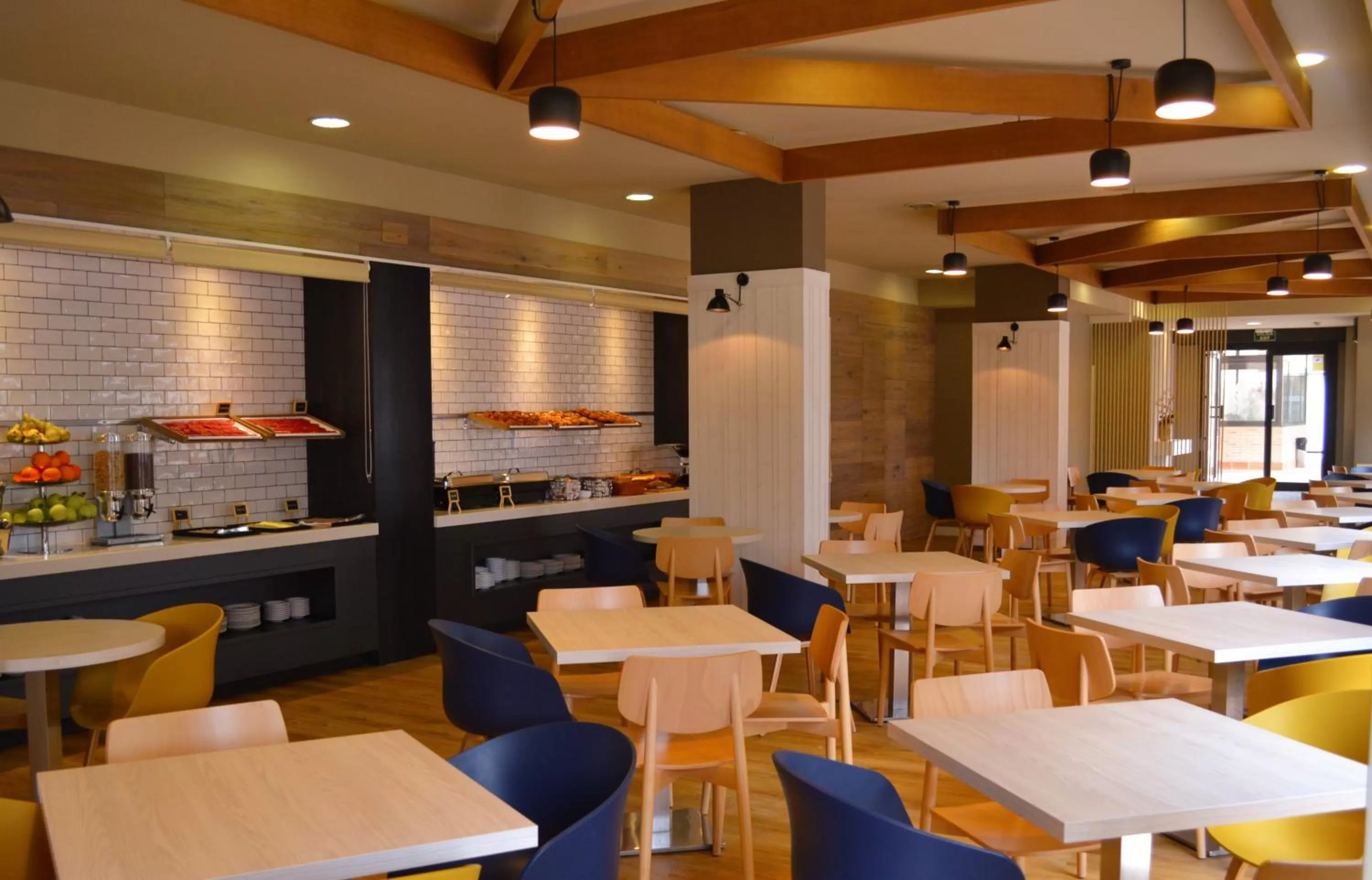Restaurant/places to eat in Compostela Suites