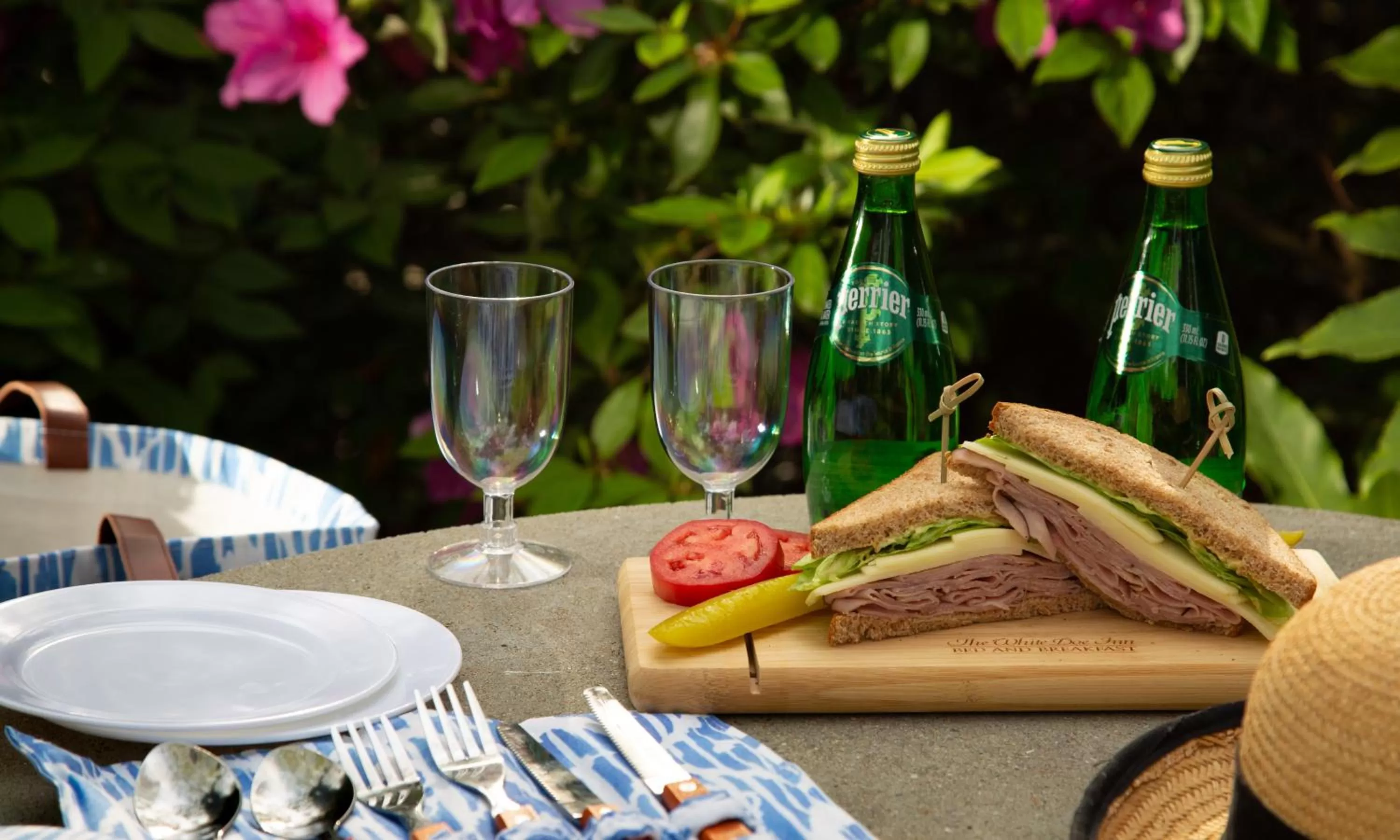 Food and drinks in White Doe Inn Bed & Breakfast