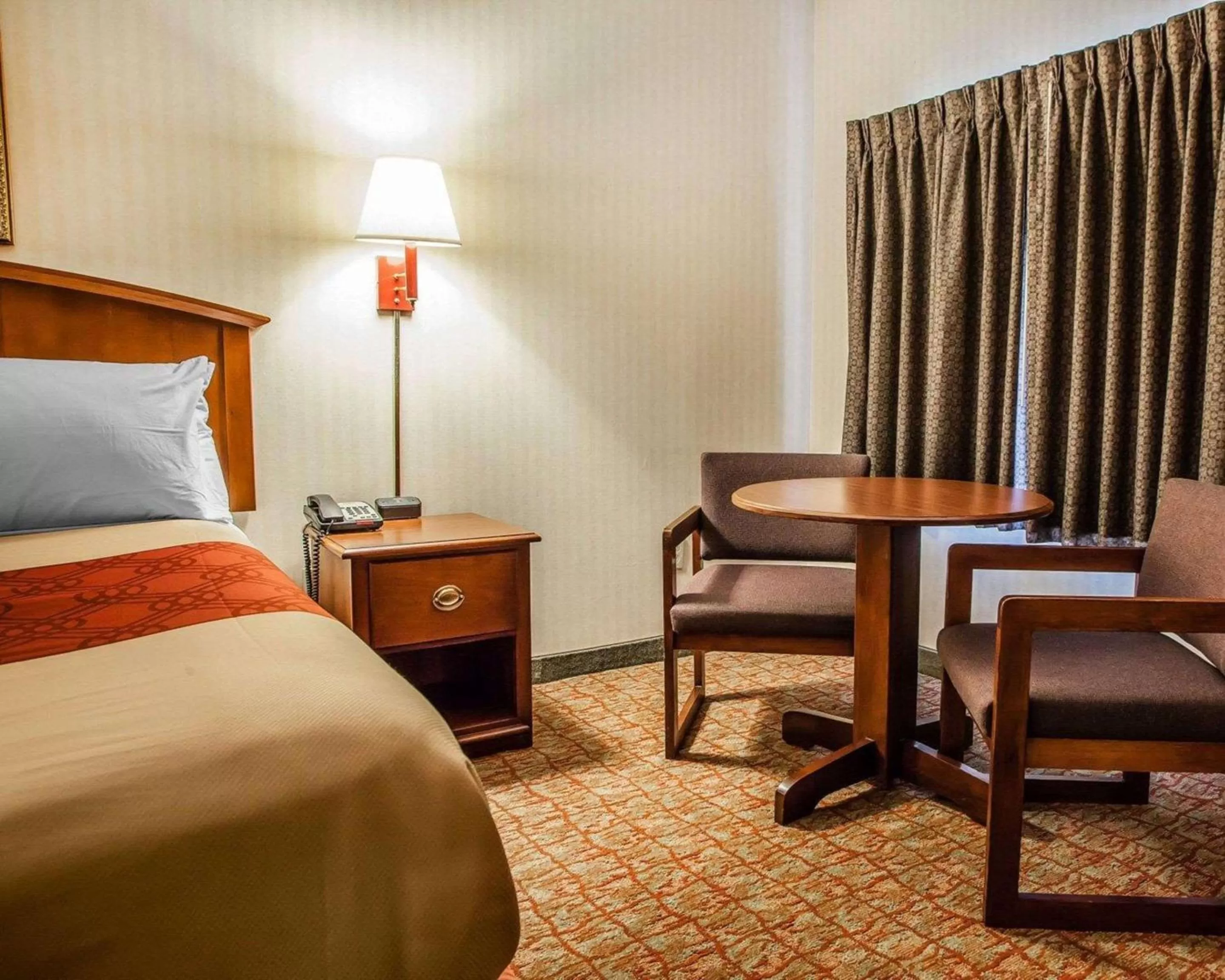 Photo of the whole room, Bed in Econo Lodge Douglassville-Pottstown