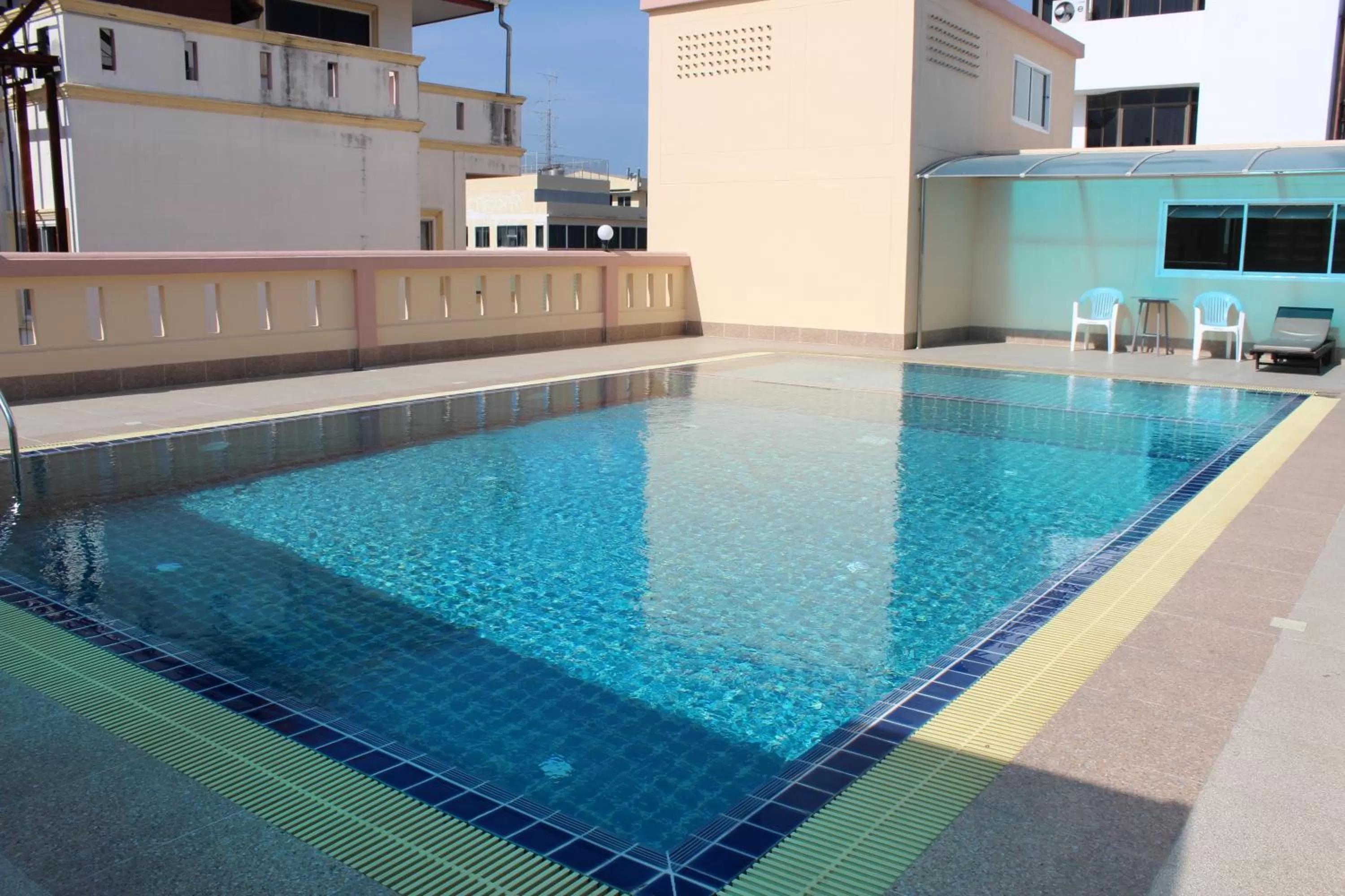 Property building in A.A. Pattaya Golden Beach Hotel