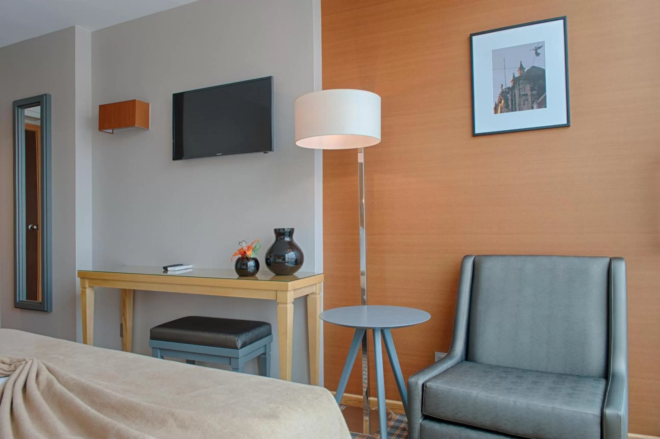 TV and multimedia, Bed in Hotel Oslo