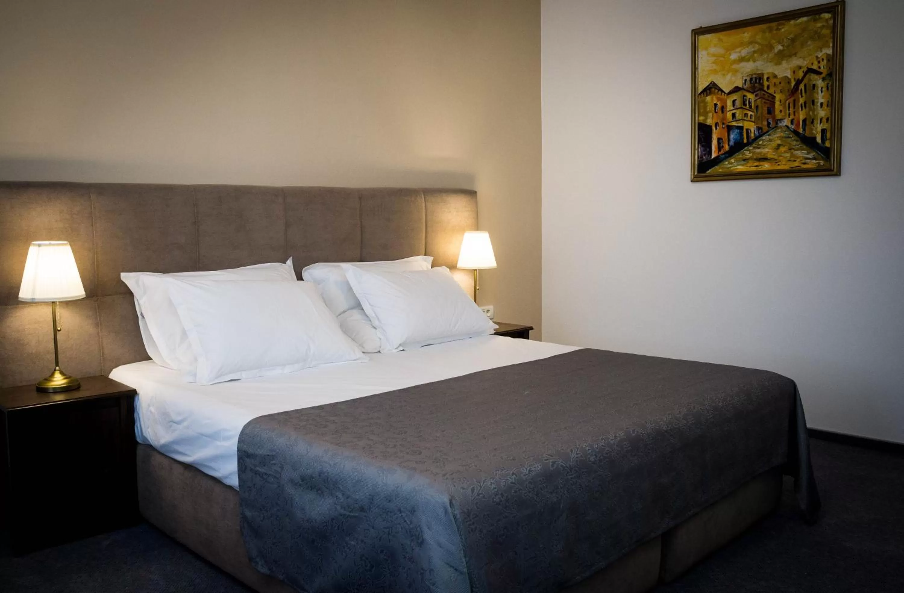 Photo of the whole room, Bed in Nest