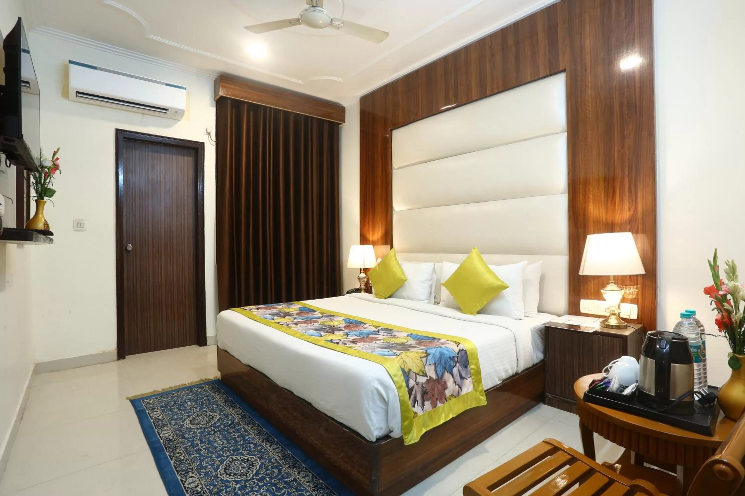 Bedroom, Bed in Hotel Earth